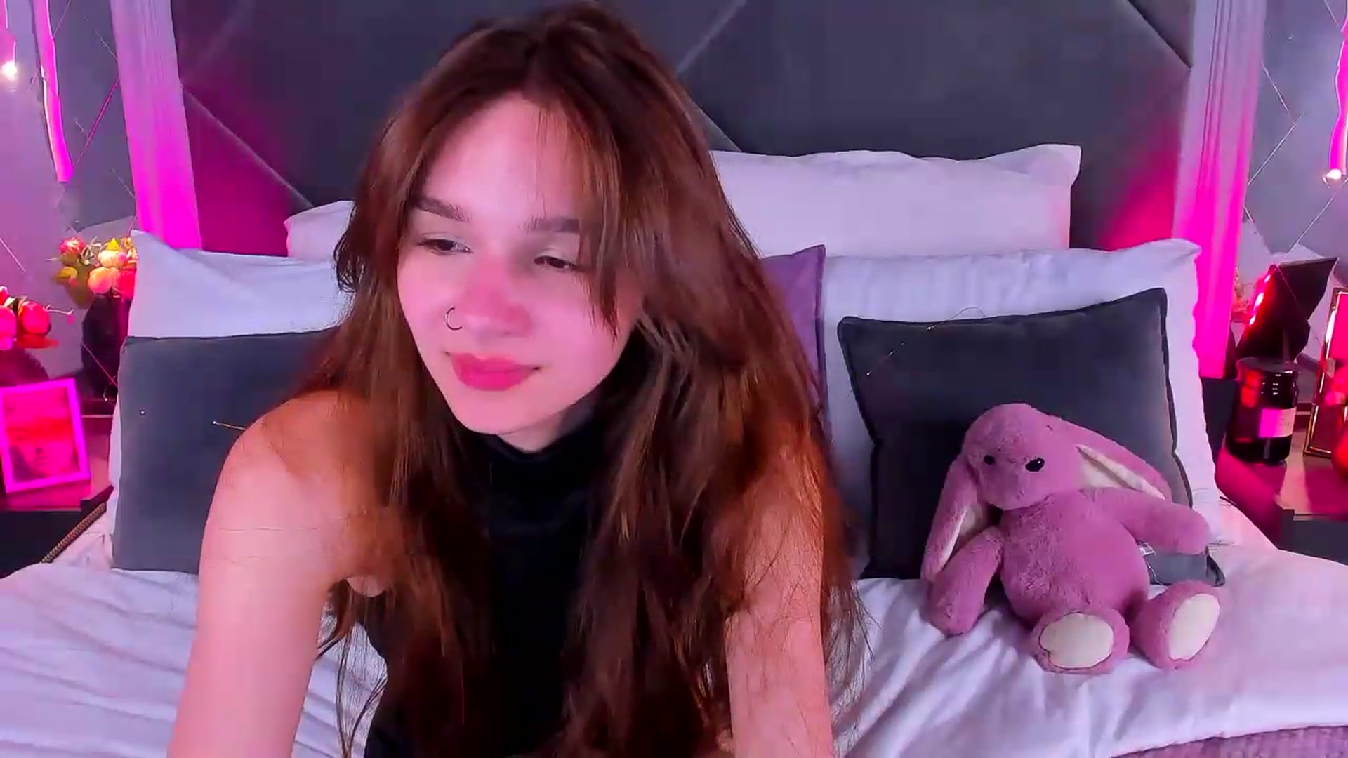 Gallery image thumbnail from Jessika18's myfreecams stream on, 06/19/2026, 19:04 image 17 of 20