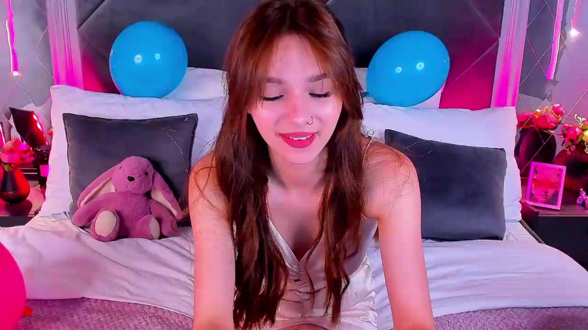 Gallery image thumbnail from Jessika18's myfreecams stream on, 06/26/2026, 06:23 image 19 of 20