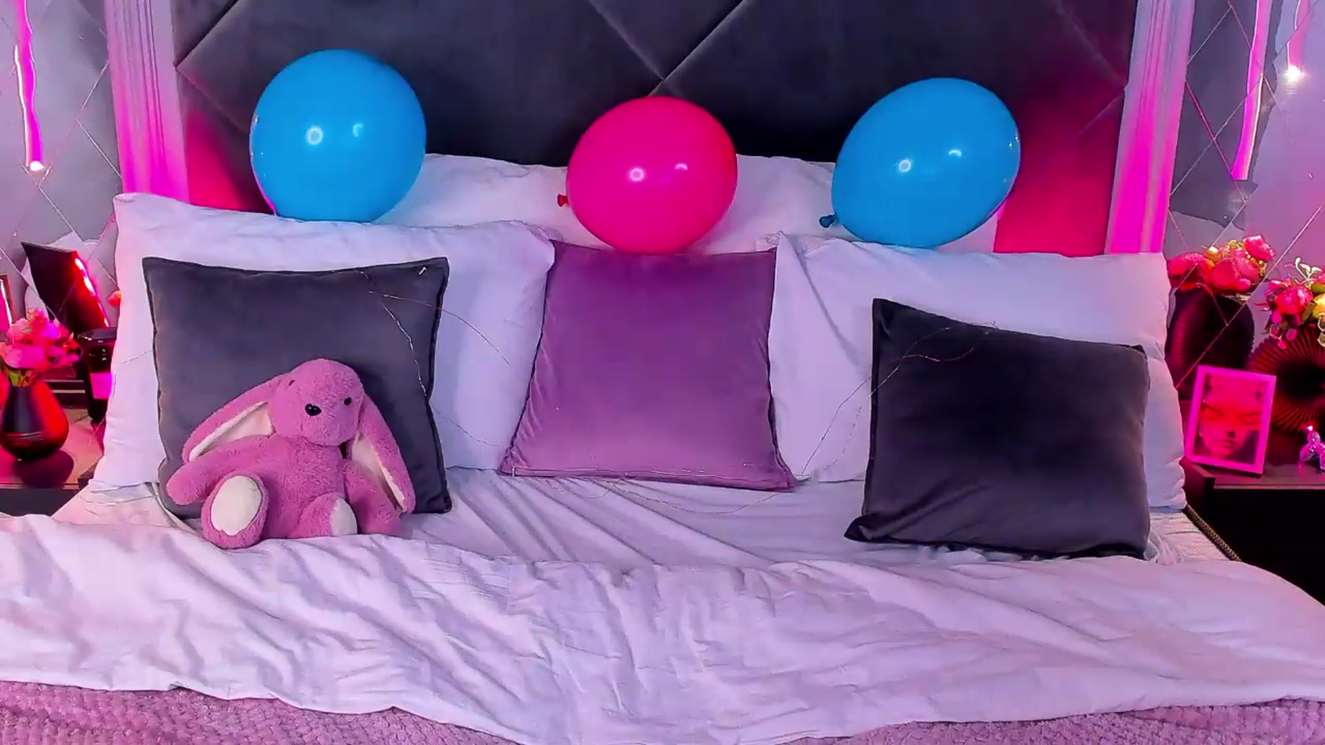 Gallery image thumbnail from Jessika18's myfreecams stream on, 06/26/2026, 07:23 image 17 of 20