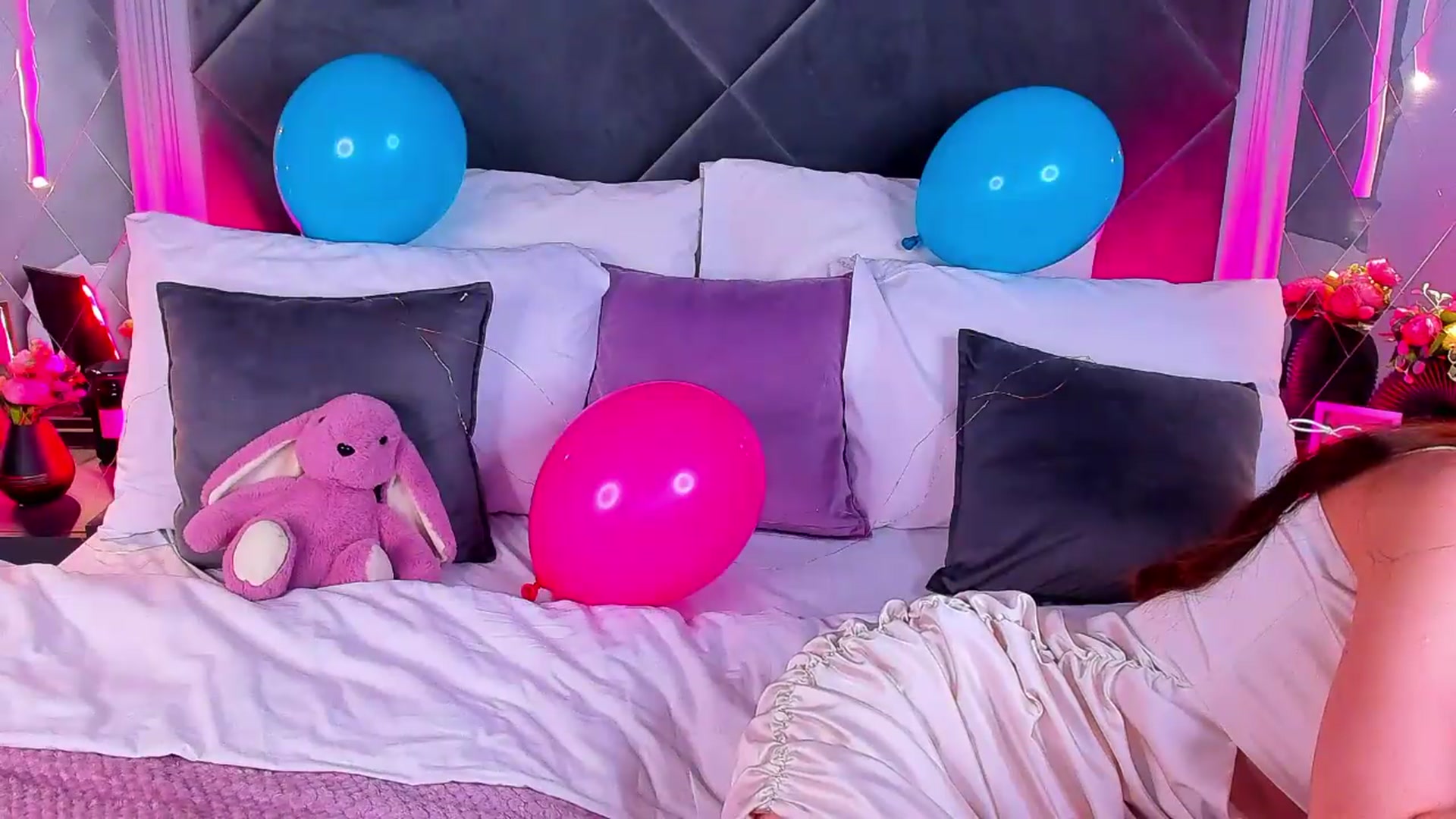 Gallery image thumbnail from Jessika18's myfreecams stream on, 06/26/2026, 08:33 image 6 of 20
