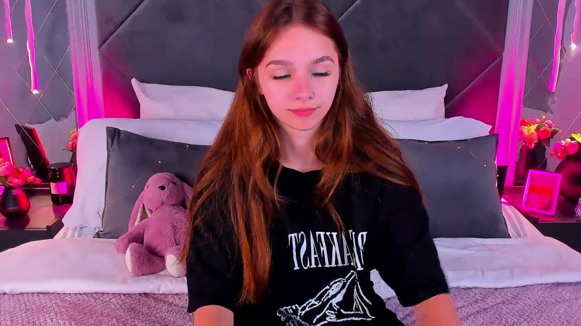 Gallery image thumbnail from Jessika18's myfreecams stream on, 08/05/2026, 09:32 image 13 of 20