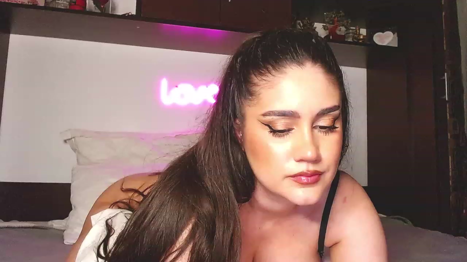 Gallery image thumbnail from Jessilicious_'s myfreecams stream on, 06/09/2023, 02:27 image 8 of 20
