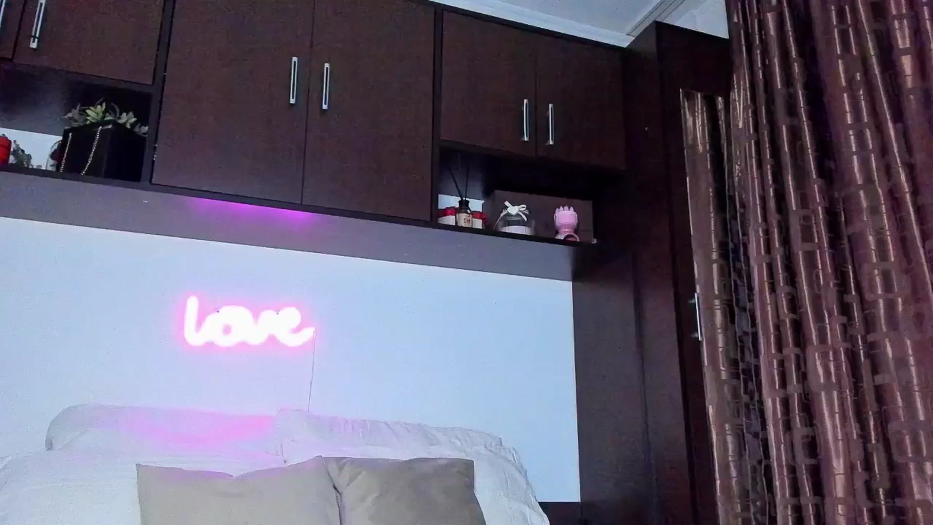 Gallery image thumbnail from Jessilicious_'s myfreecams stream on, 03/20/2025, 02:28 image 1 of 20