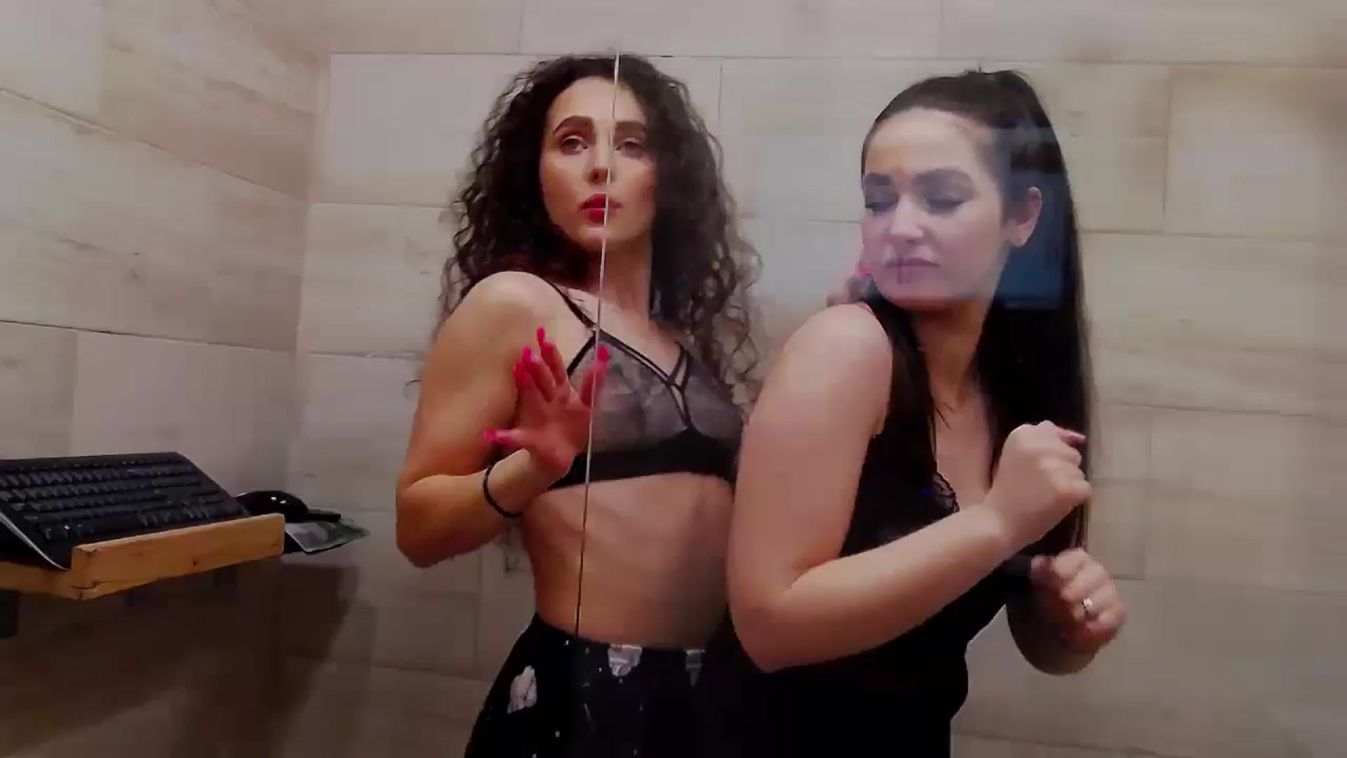 Gallery image thumbnail from JessyJ's myfreecams stream on, 12/11/2023, 17:45 image 1 of 20