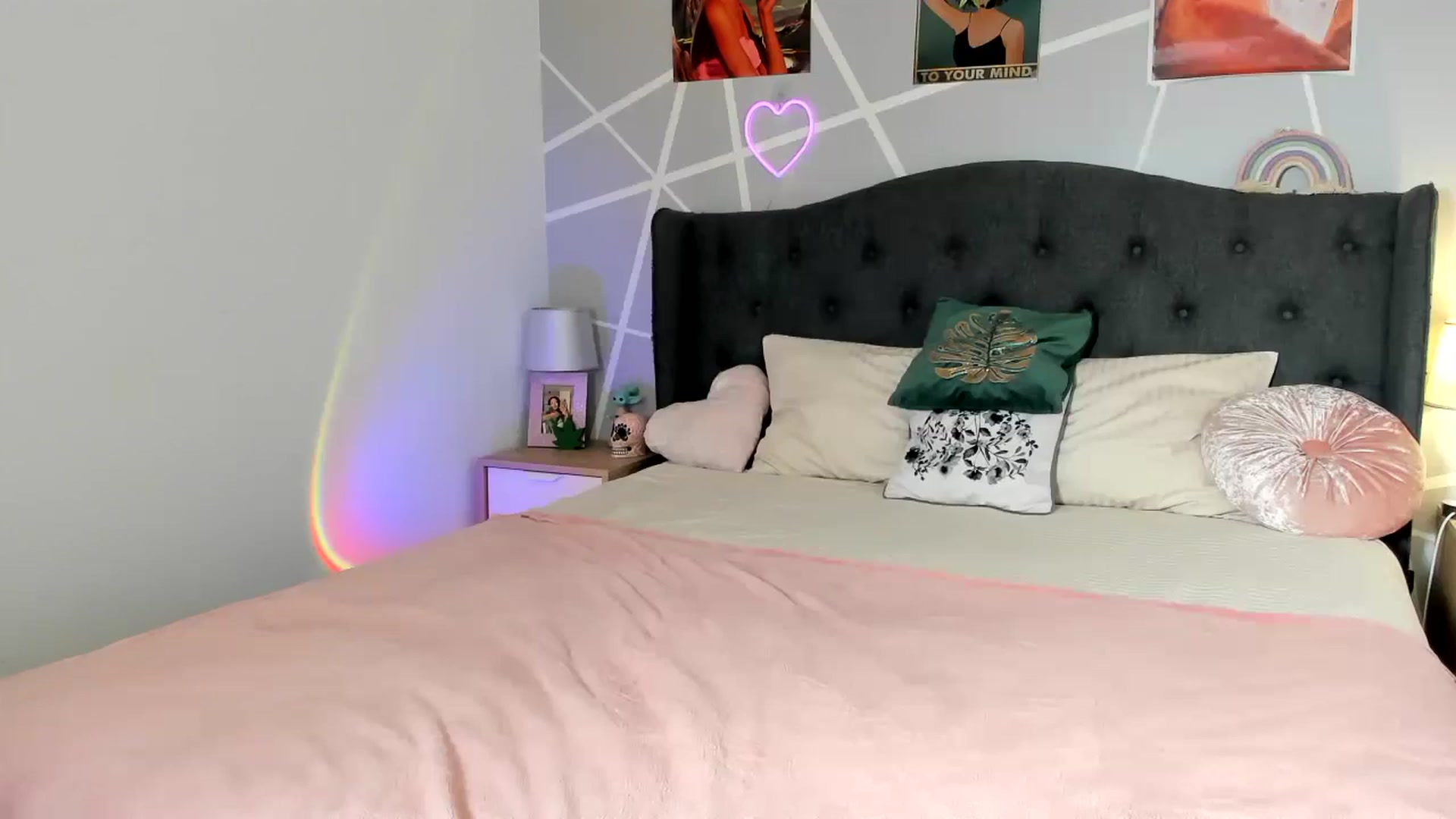 Gallery image thumbnail from JessyKatt's myfreecams stream on, 05/29/2024, 21:26 image 7 of 20
