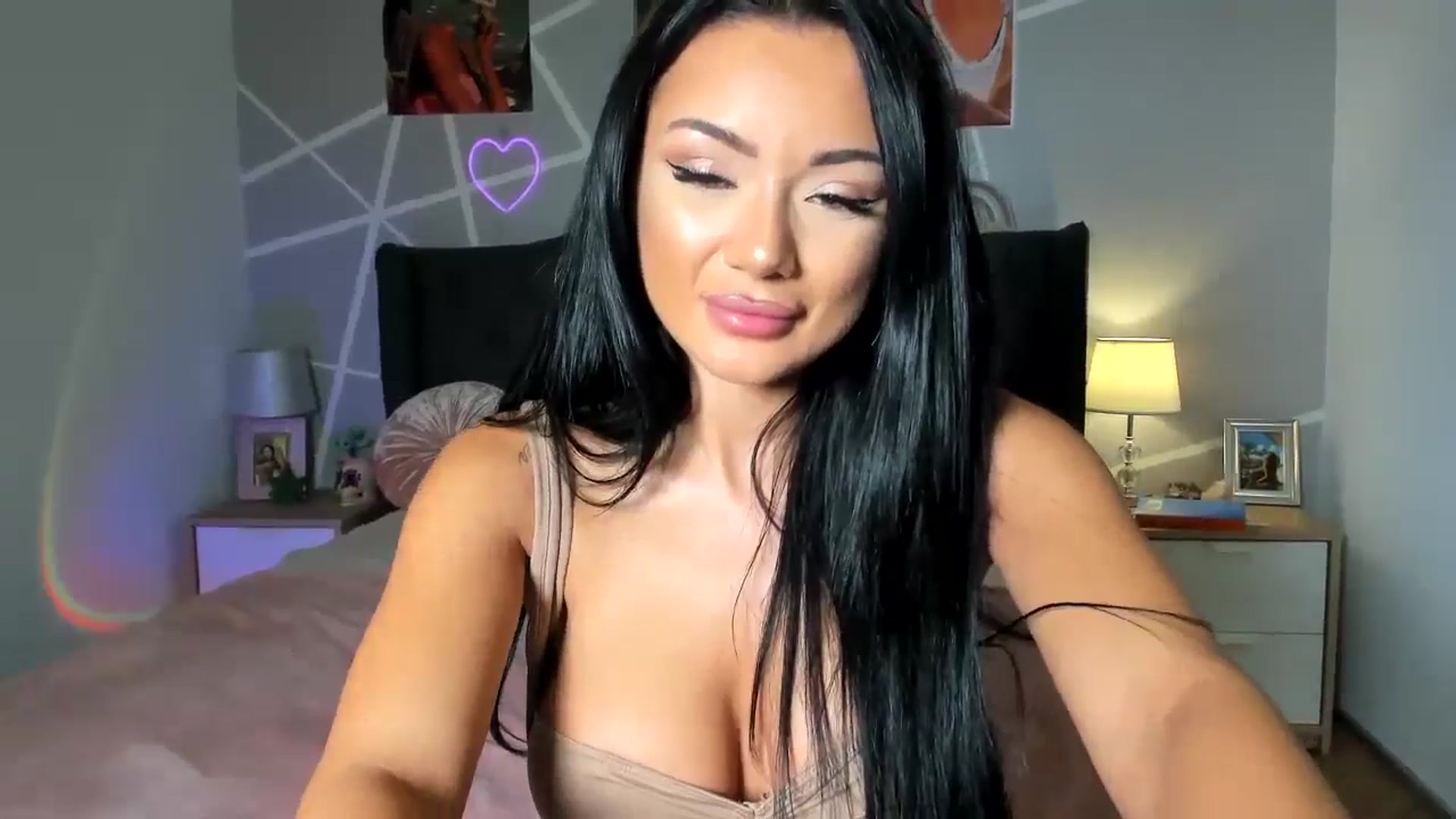 Gallery image thumbnail from JessyKatt's myfreecams stream on, 05/30/2024, 17:01 image 2 of 20