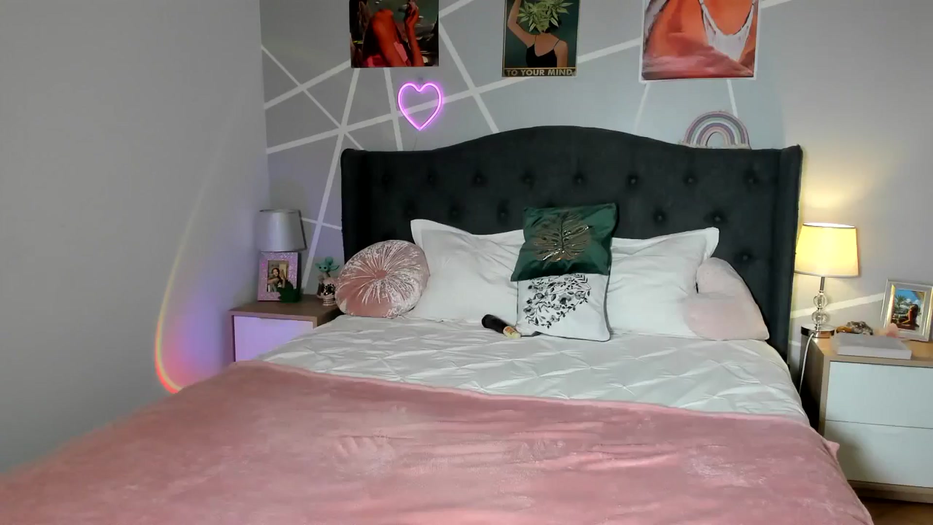 Gallery image thumbnail from JessyKatt's myfreecams stream on, 06/19/2024, 10:55 image 10 of 20