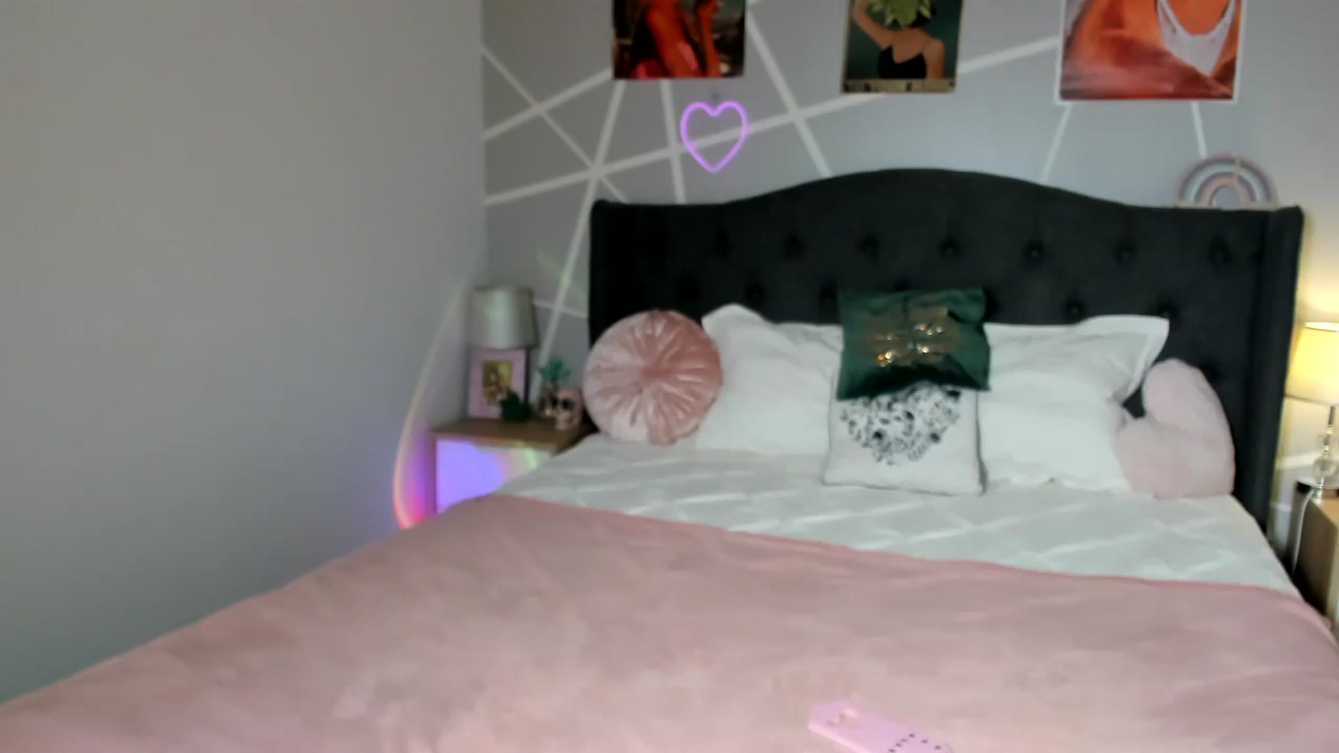 Gallery image thumbnail from JessyKatt's myfreecams stream on, 08/02/2024, 23:11 image 12 of 20