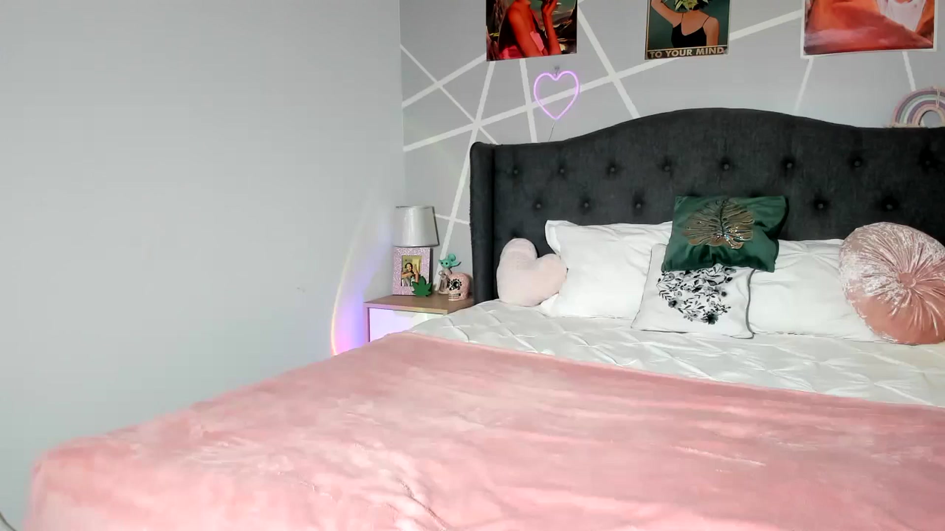 Gallery image thumbnail from JessyKatt's myfreecams stream on, 08/07/2024, 14:06 image 7 of 20