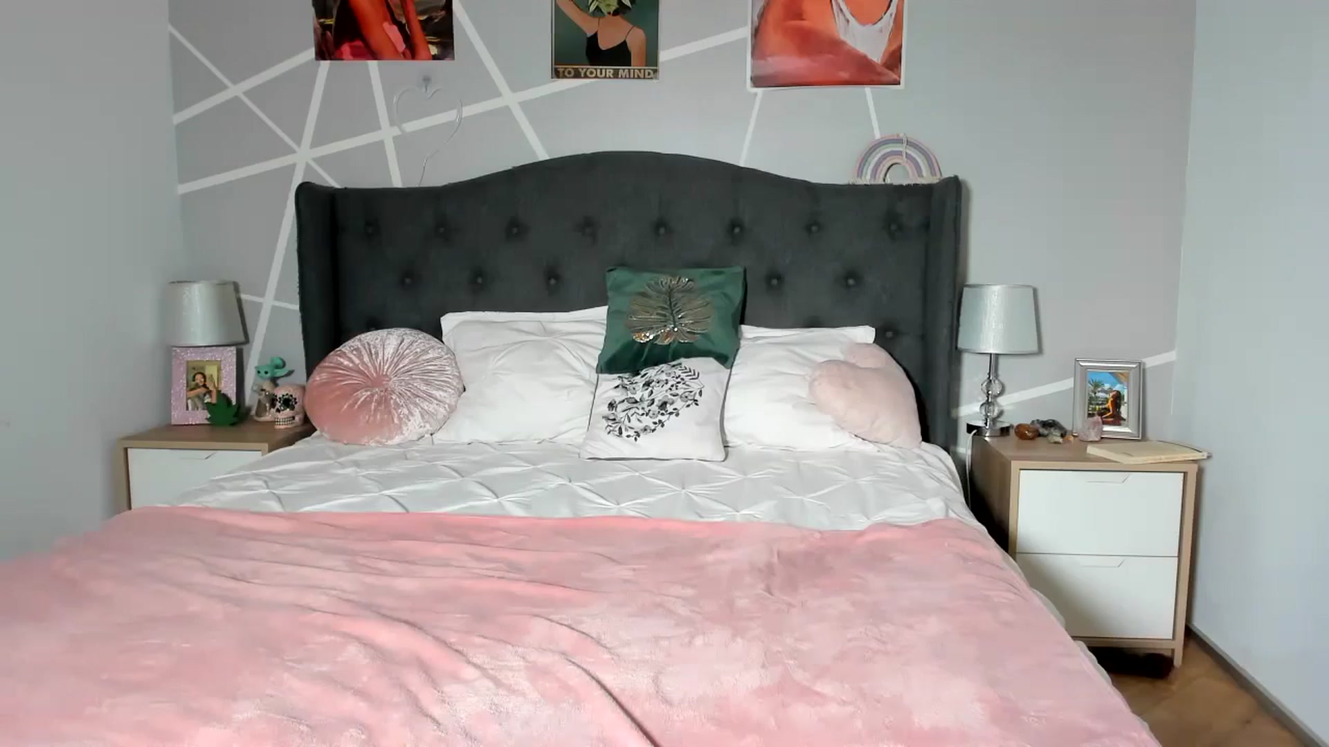Gallery image thumbnail from JessyKatt's myfreecams stream on, 09/11/2024, 24:59 image 17 of 20