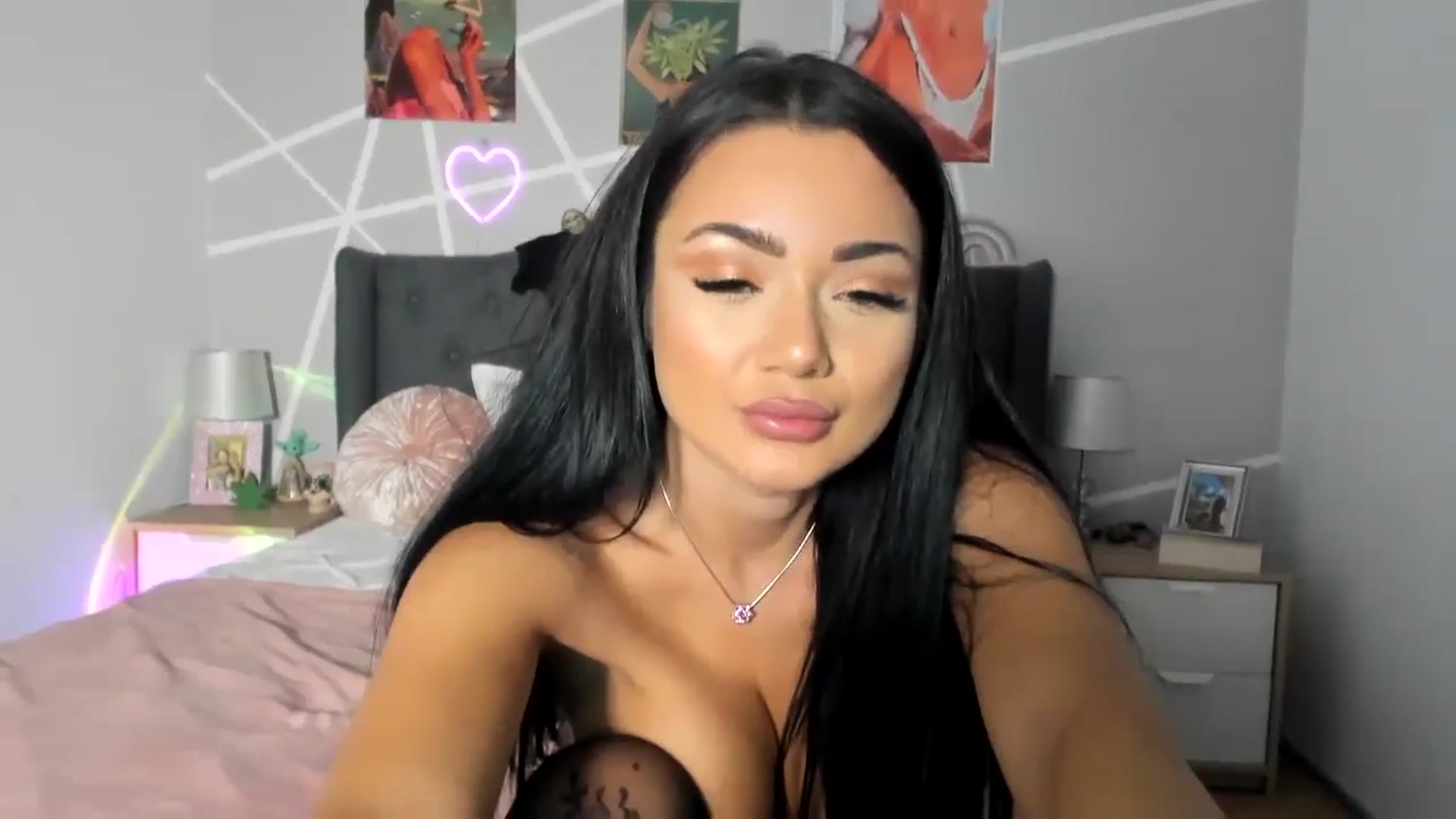 Gallery image thumbnail from JessyKatt's myfreecams stream on, 10/25/2024, 24:35 image 7 of 20