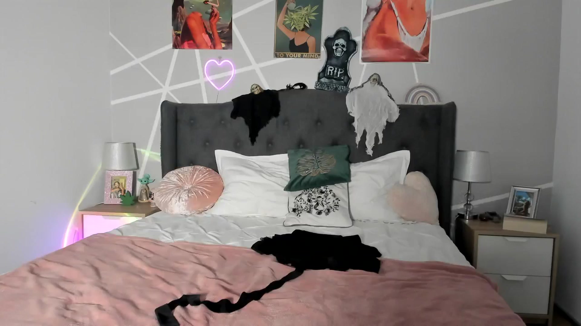Gallery image thumbnail from JessyKatt's myfreecams stream on, 10/25/2024, 01:55 image 2 of 20