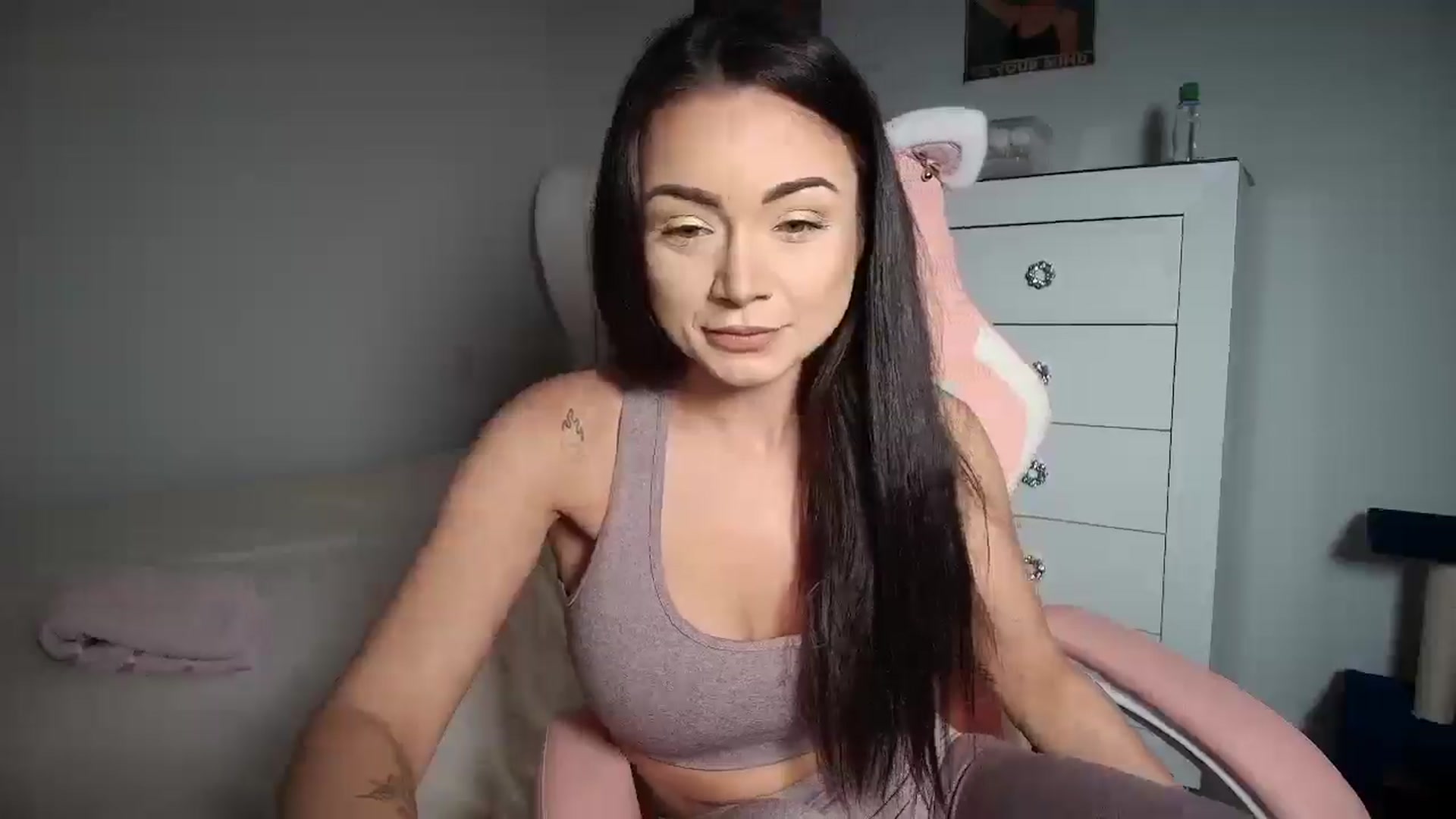 Gallery image thumbnail from JessyKatt's myfreecams stream on, 04/23/2026, 17:38 image 12 of 20