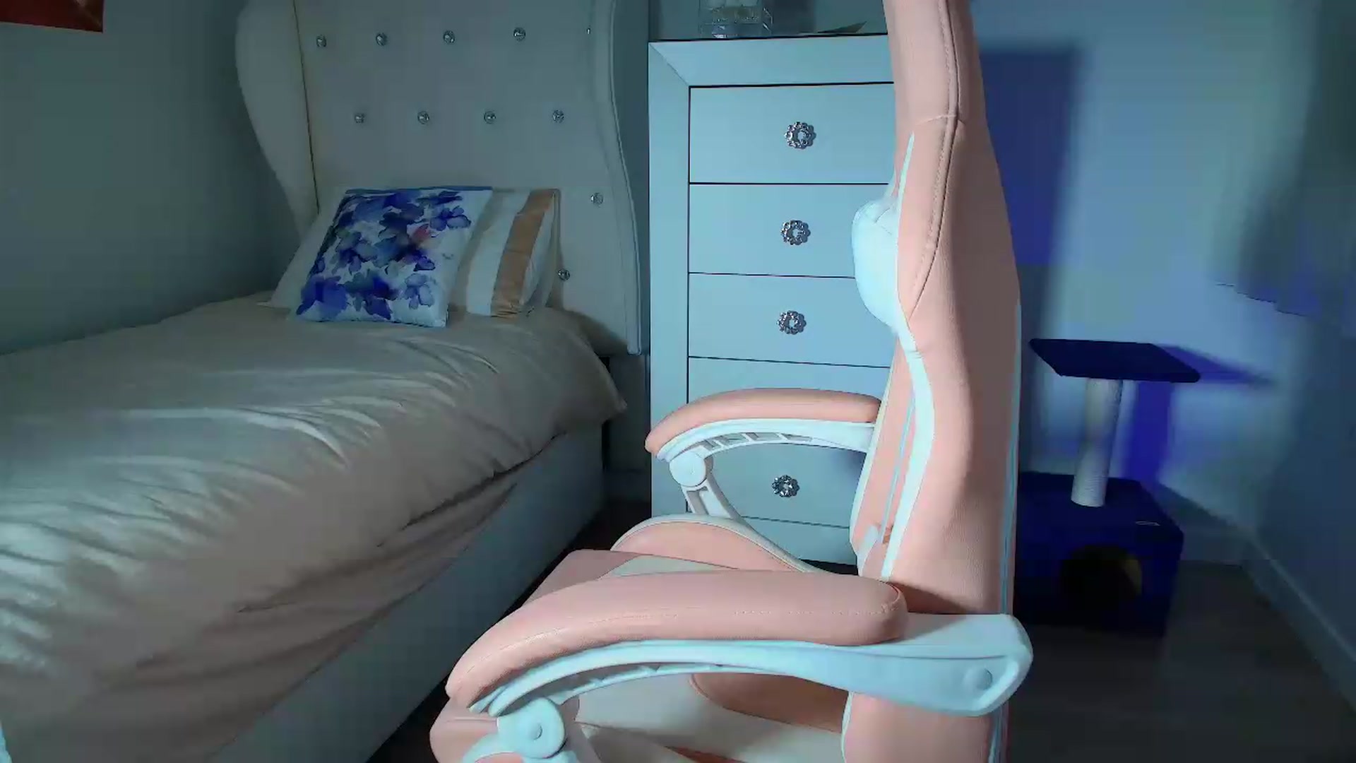 Gallery image thumbnail from JessyKatt's myfreecams stream on, 05/12/2026, 16:28 image 18 of 20