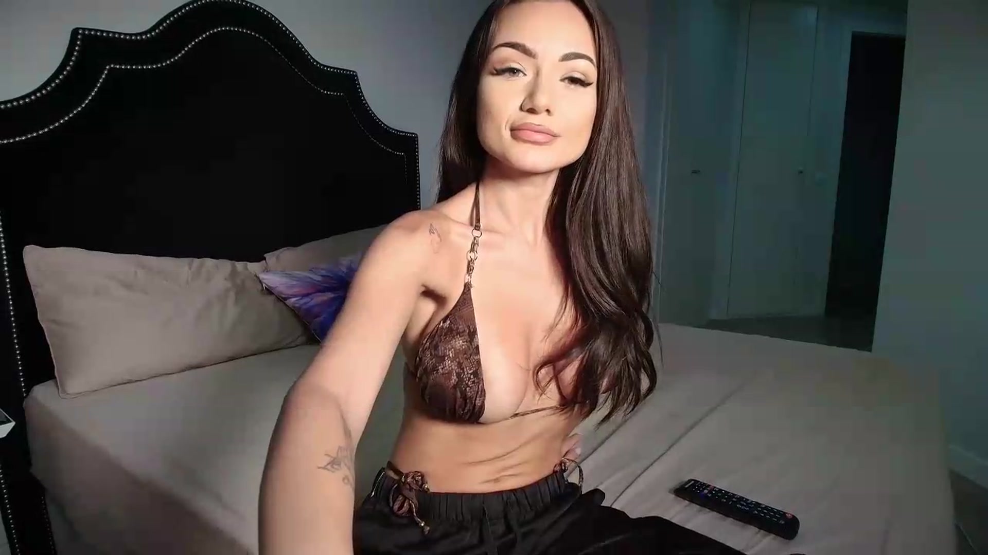 Gallery image thumbnail from JessyKatt's myfreecams stream on, 06/19/2026, 08:58 image 17 of 20