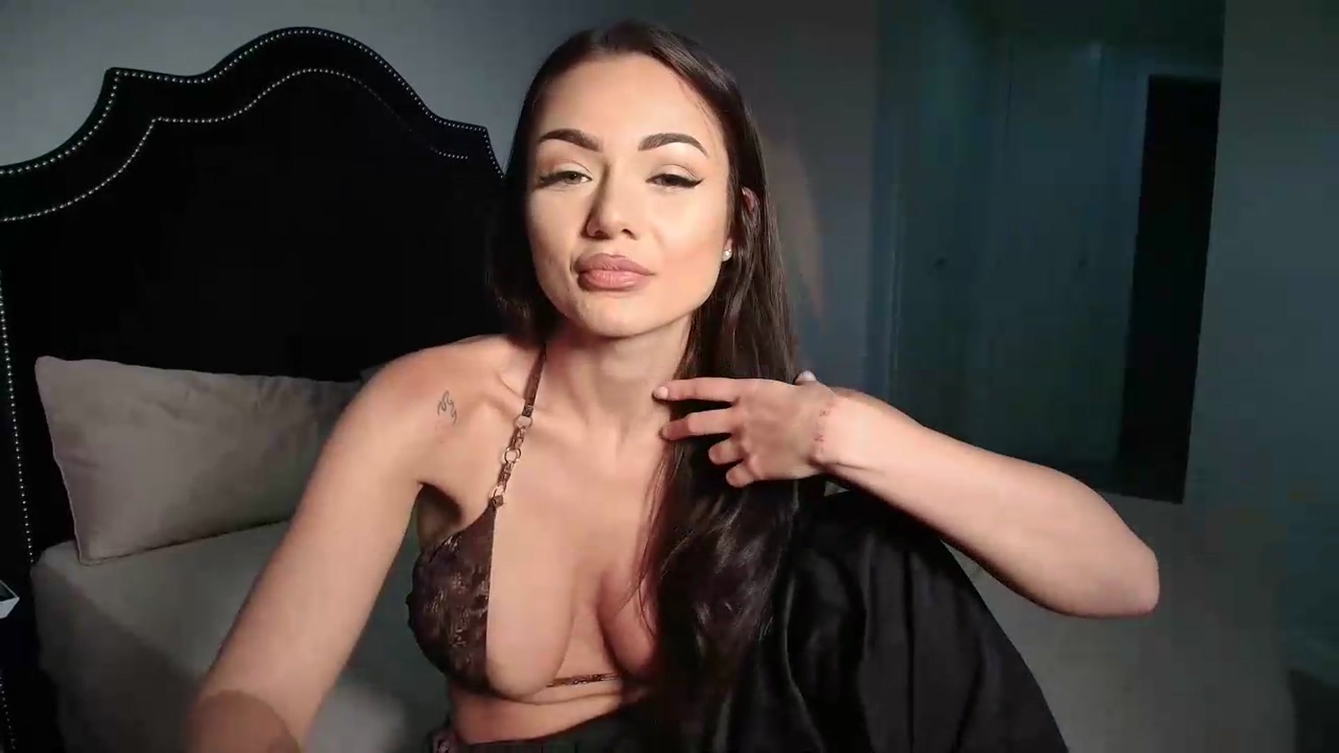 Gallery image thumbnail from JessyKatt's myfreecams stream on, 06/19/2026, 08:58 image 5 of 20