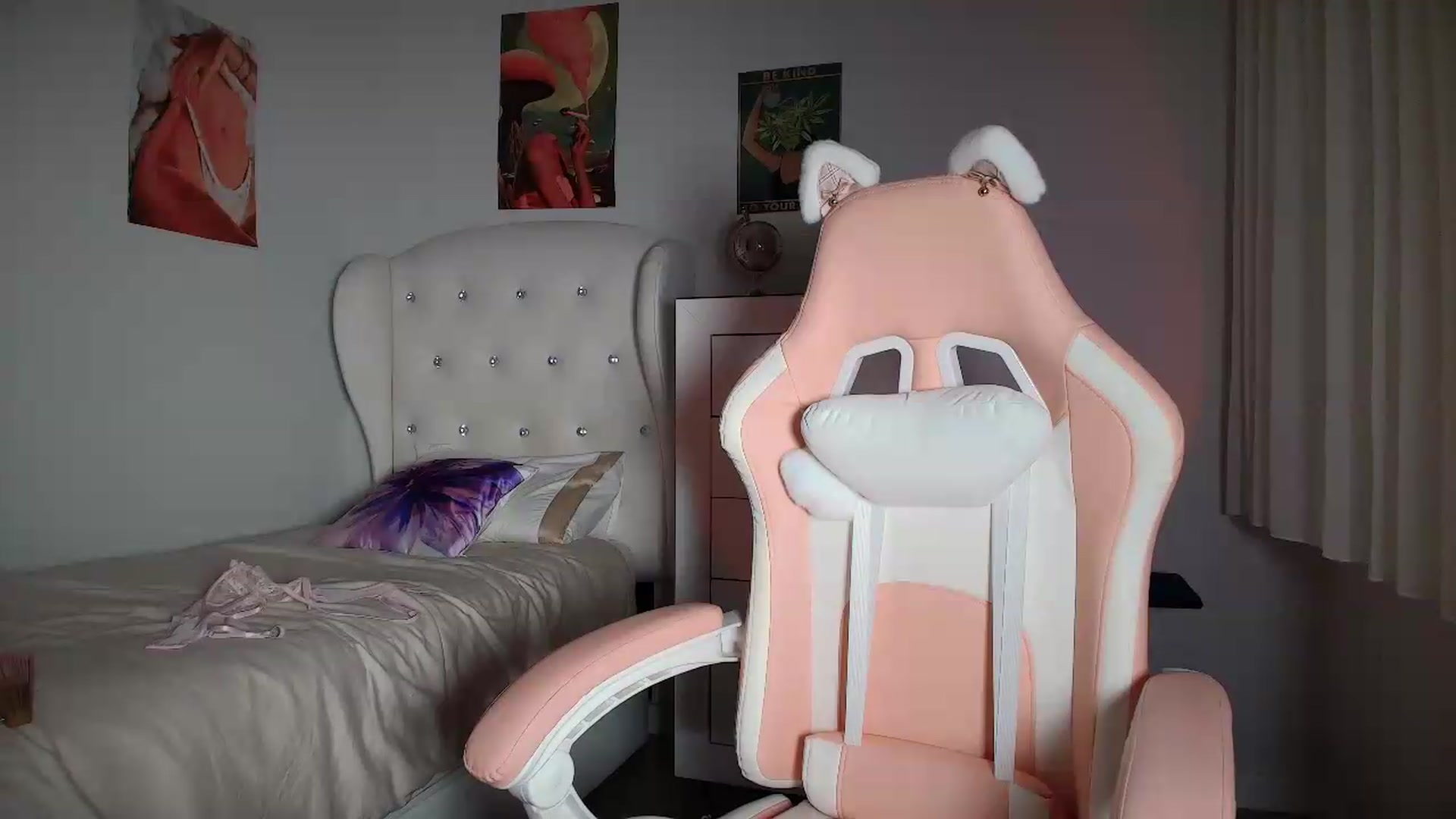 Gallery image thumbnail from JessyKatt's myfreecams stream on, 08/01/2026, 15:36 image 19 of 20
