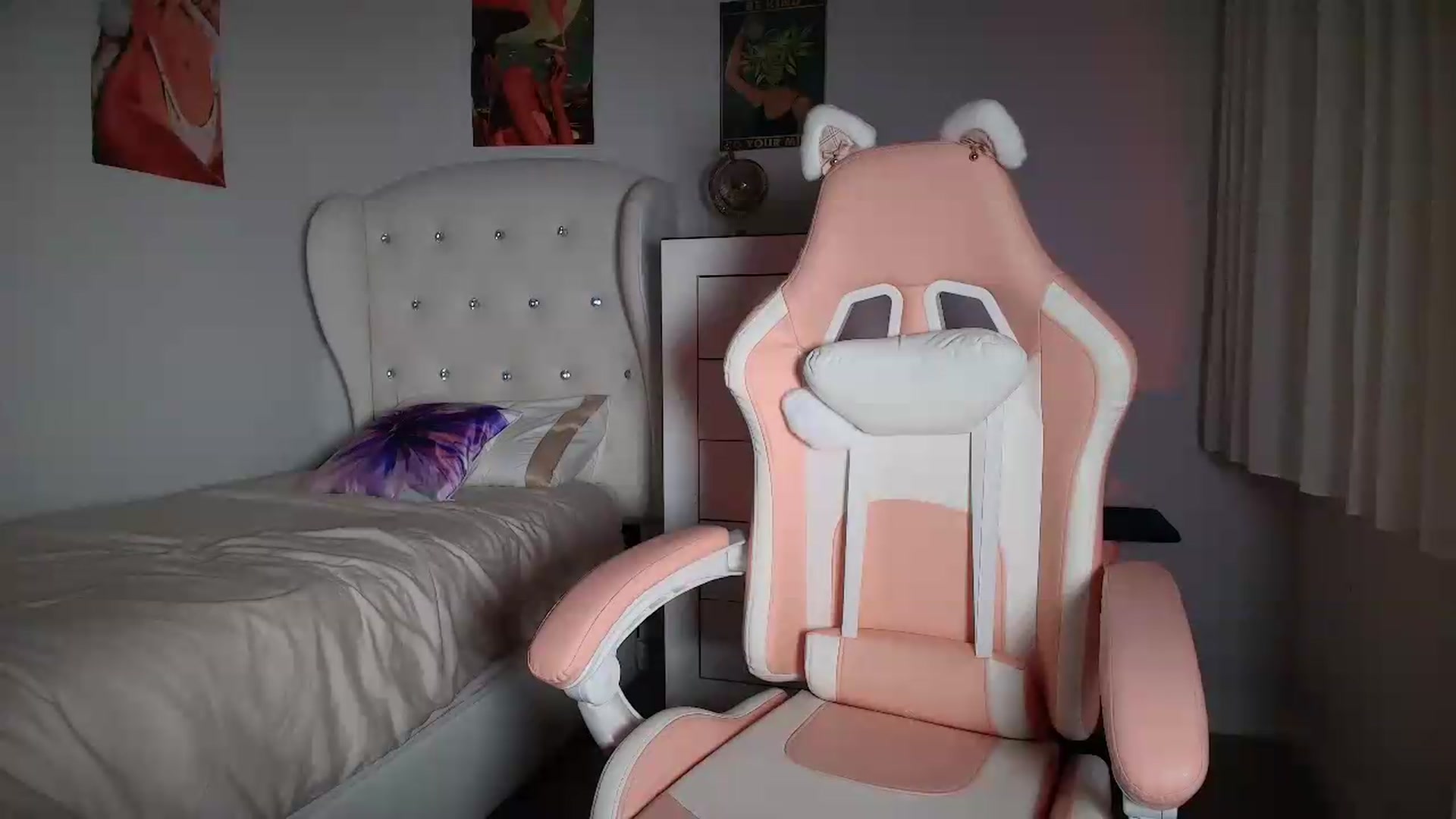 Gallery image thumbnail from JessyKatt's myfreecams stream on, 08/01/2026, 18:49 image 11 of 20