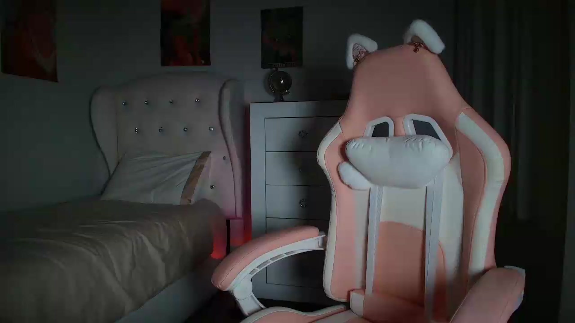 Gallery image thumbnail from JessyKatt's myfreecams stream on, 08/18/2026, 14:32 image 4 of 20