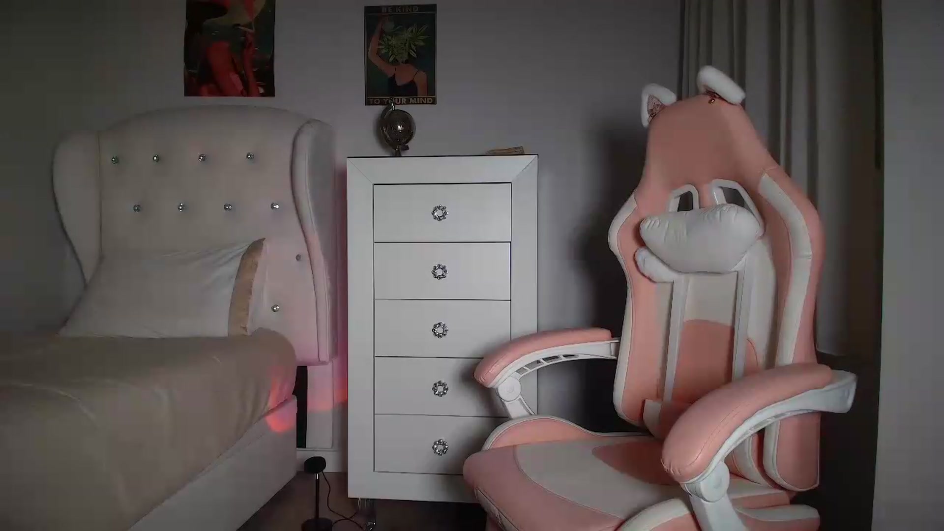 Gallery image thumbnail from JessyKatt's myfreecams stream on, 08/25/2026, 15:20 image 11 of 20