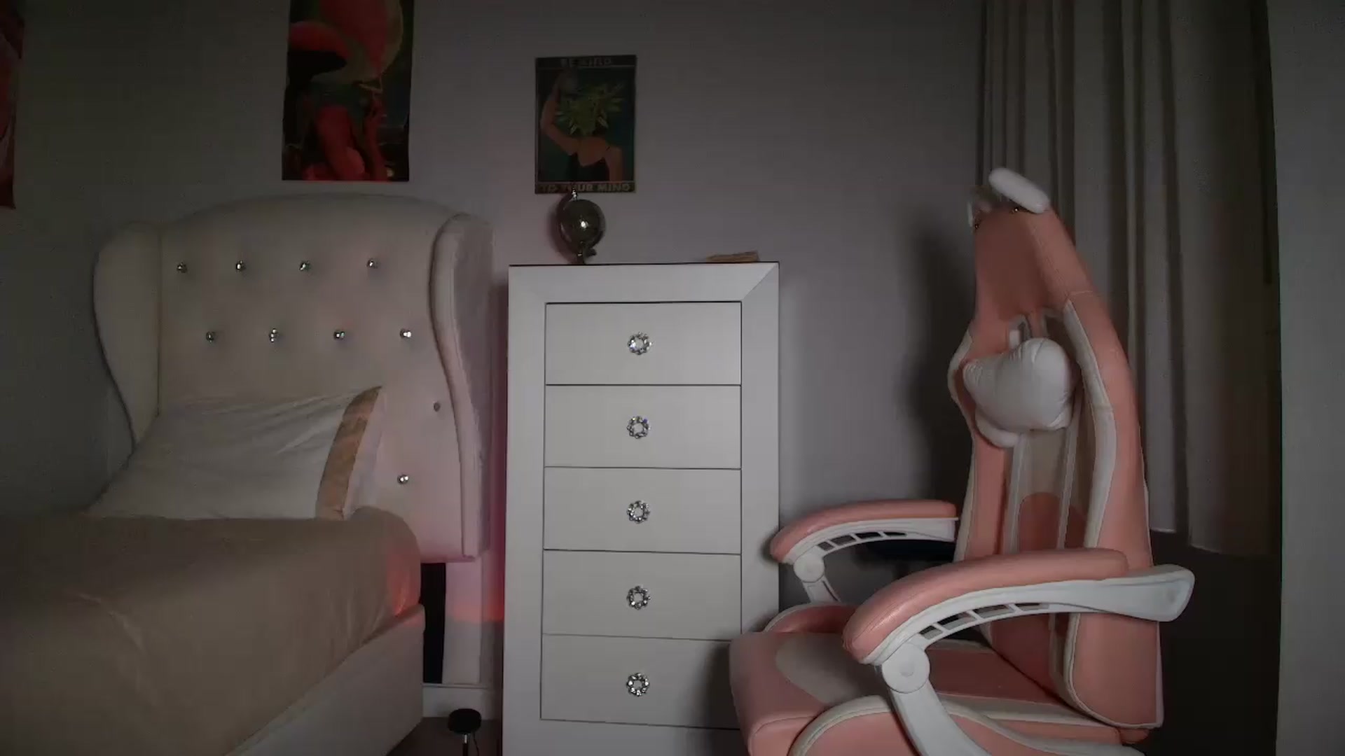 Gallery image thumbnail from JessyKatt's myfreecams stream on, 08/26/2026, 18:03 image 17 of 20