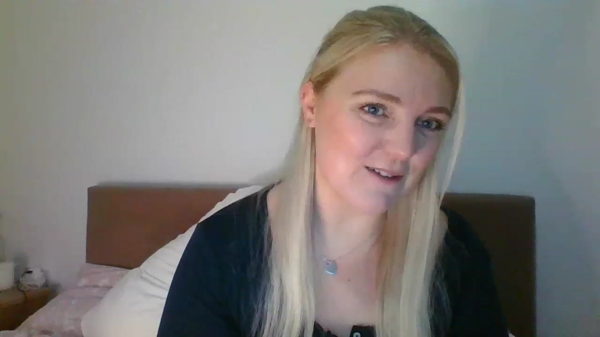 Gallery image thumbnail from JessyLou's myfreecams stream on, 02/07/2023, 19:54 image 3 of 20
