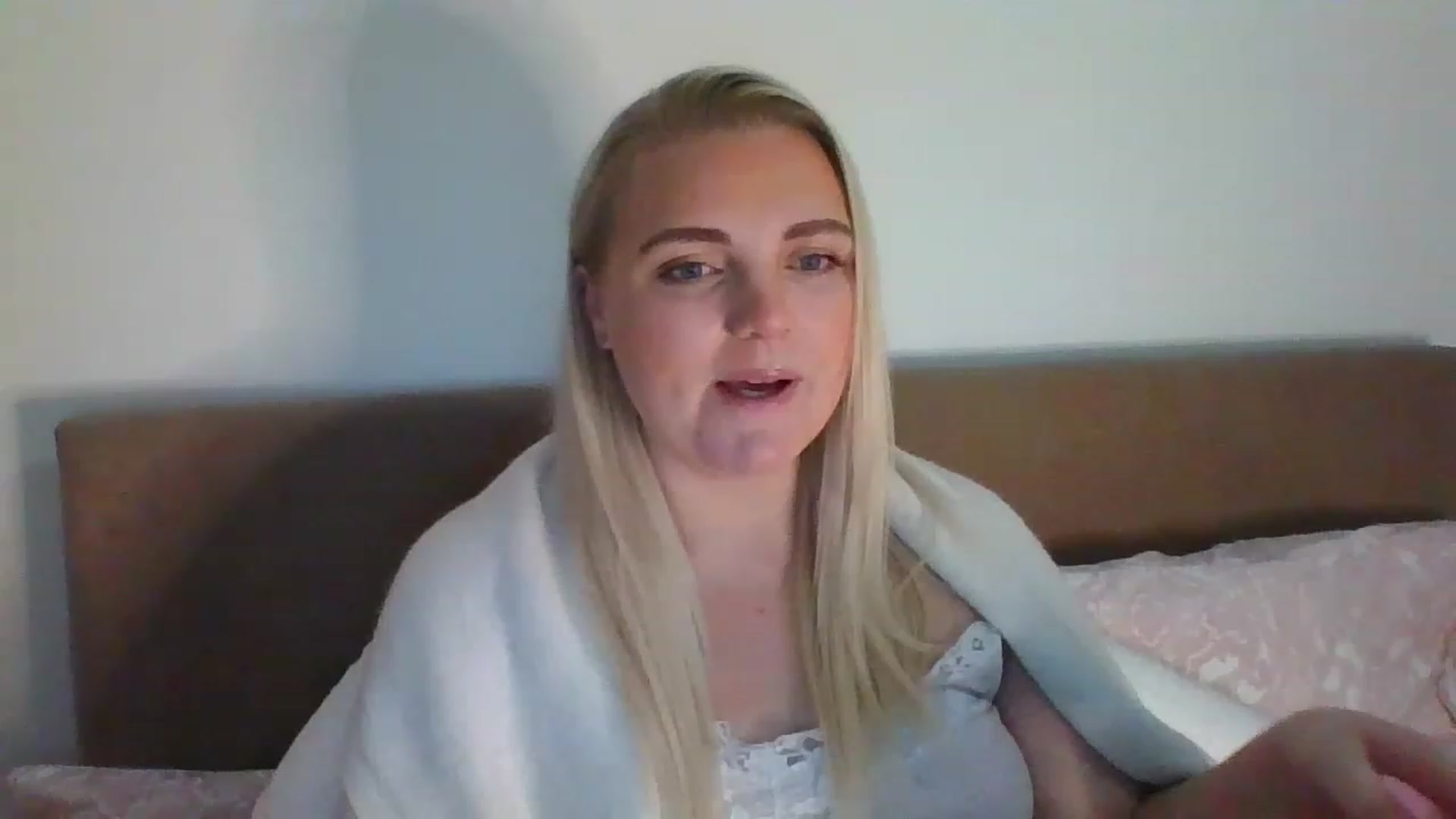 Gallery image thumbnail from JessyLou's myfreecams stream on, 02/09/2023, 21:14 image 3 of 20