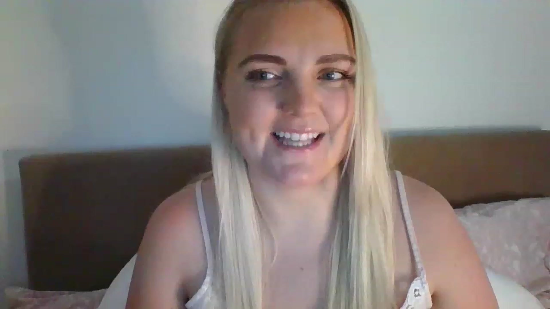 Gallery image thumbnail from JessyLou's myfreecams stream on, 02/09/2023, 21:14 image 10 of 20