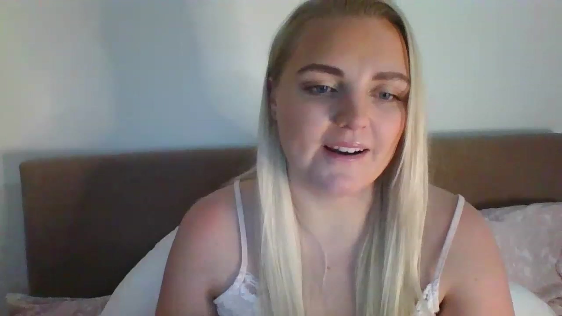 Gallery image thumbnail from JessyLou's myfreecams stream on, 02/09/2023, 21:14 image 14 of 20