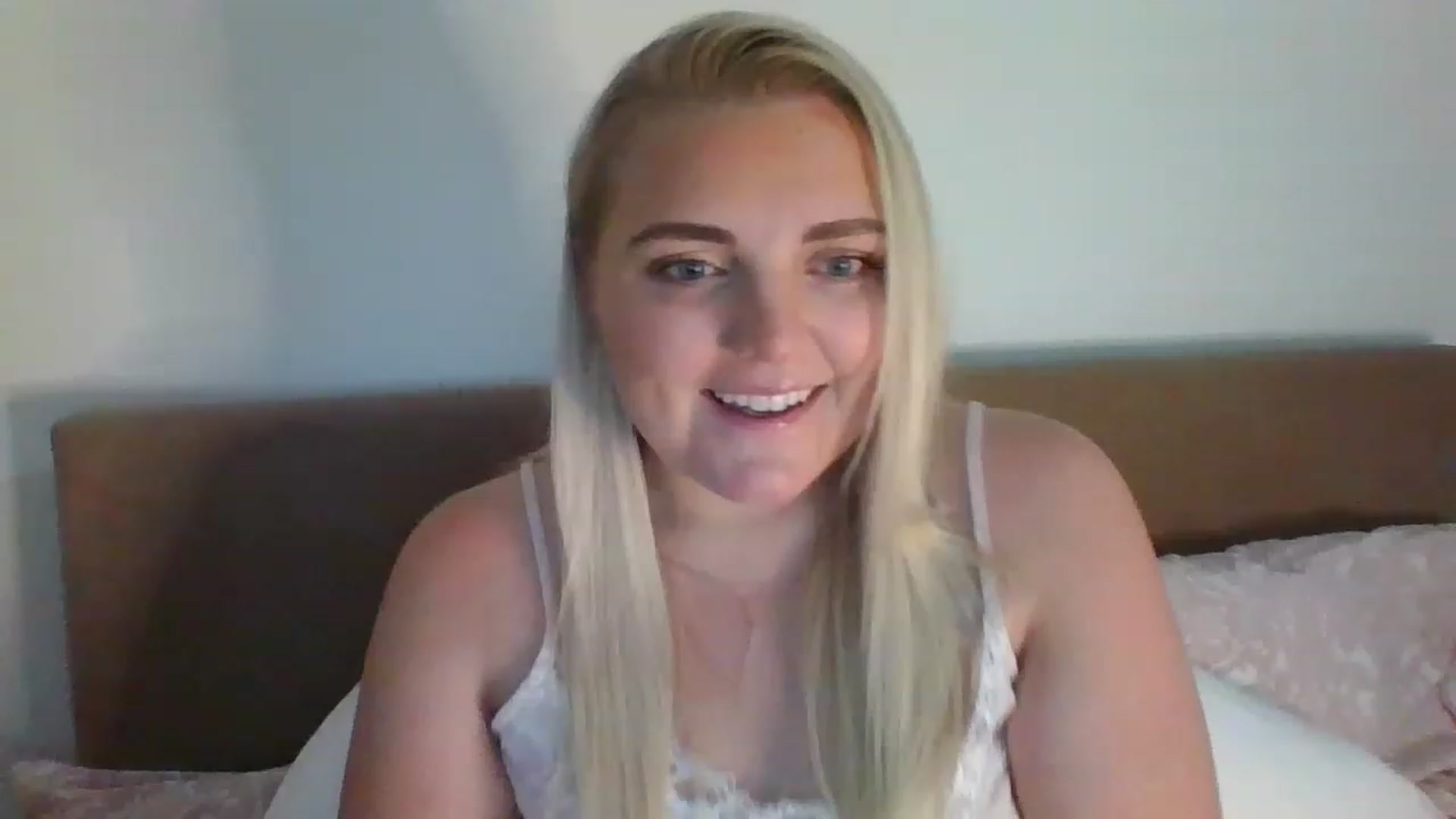 Gallery image thumbnail from JessyLou's myfreecams stream on, 02/09/2023, 21:14 image 15 of 20