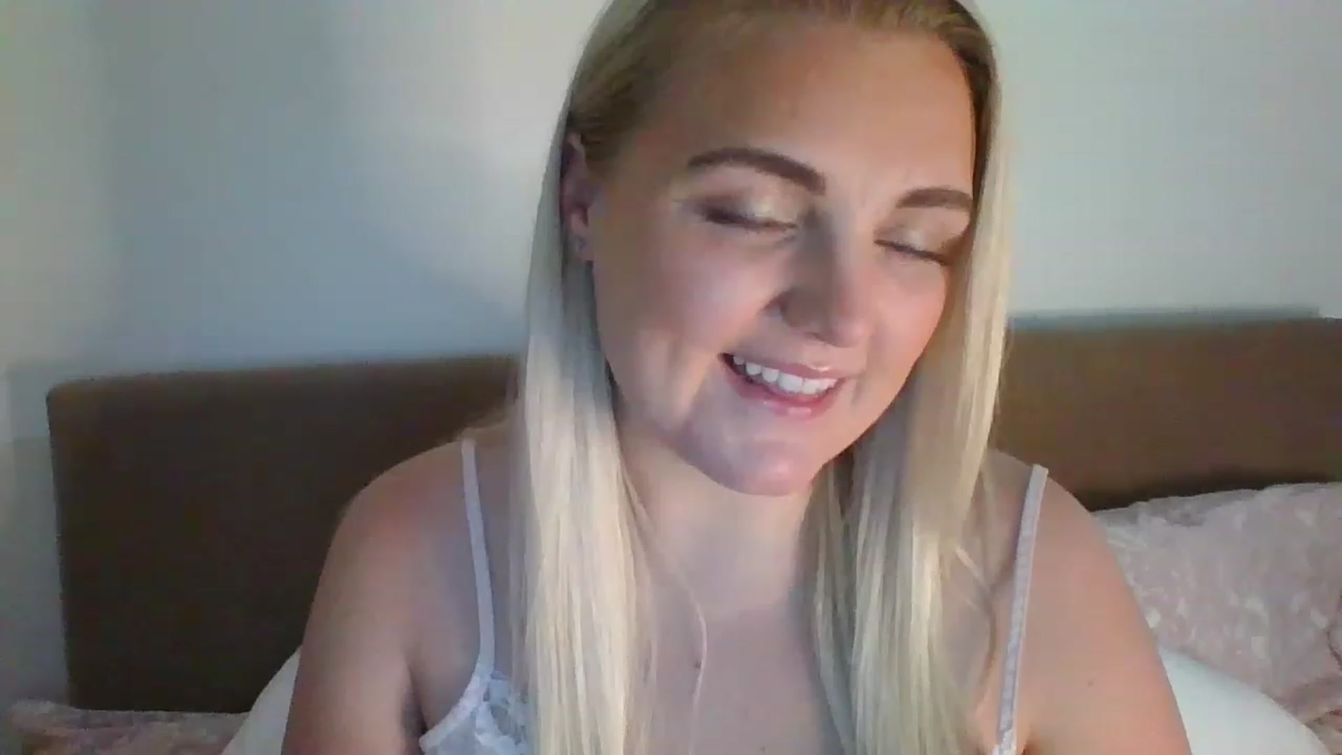 Gallery image thumbnail from JessyLou's myfreecams stream on, 02/09/2023, 21:14 image 17 of 20