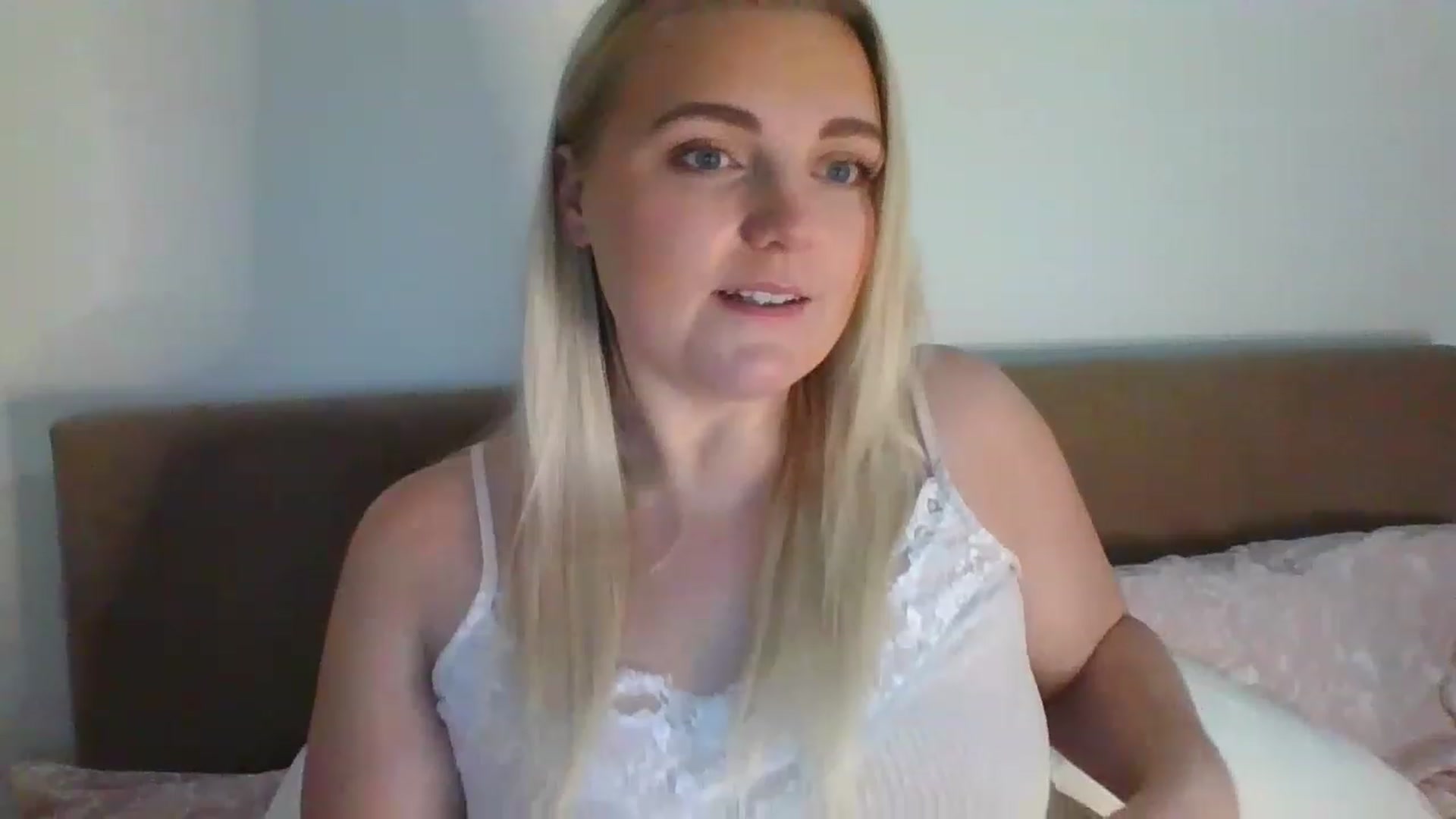 Gallery image thumbnail from JessyLou's myfreecams stream on, 02/09/2023, 21:14 image 12 of 20