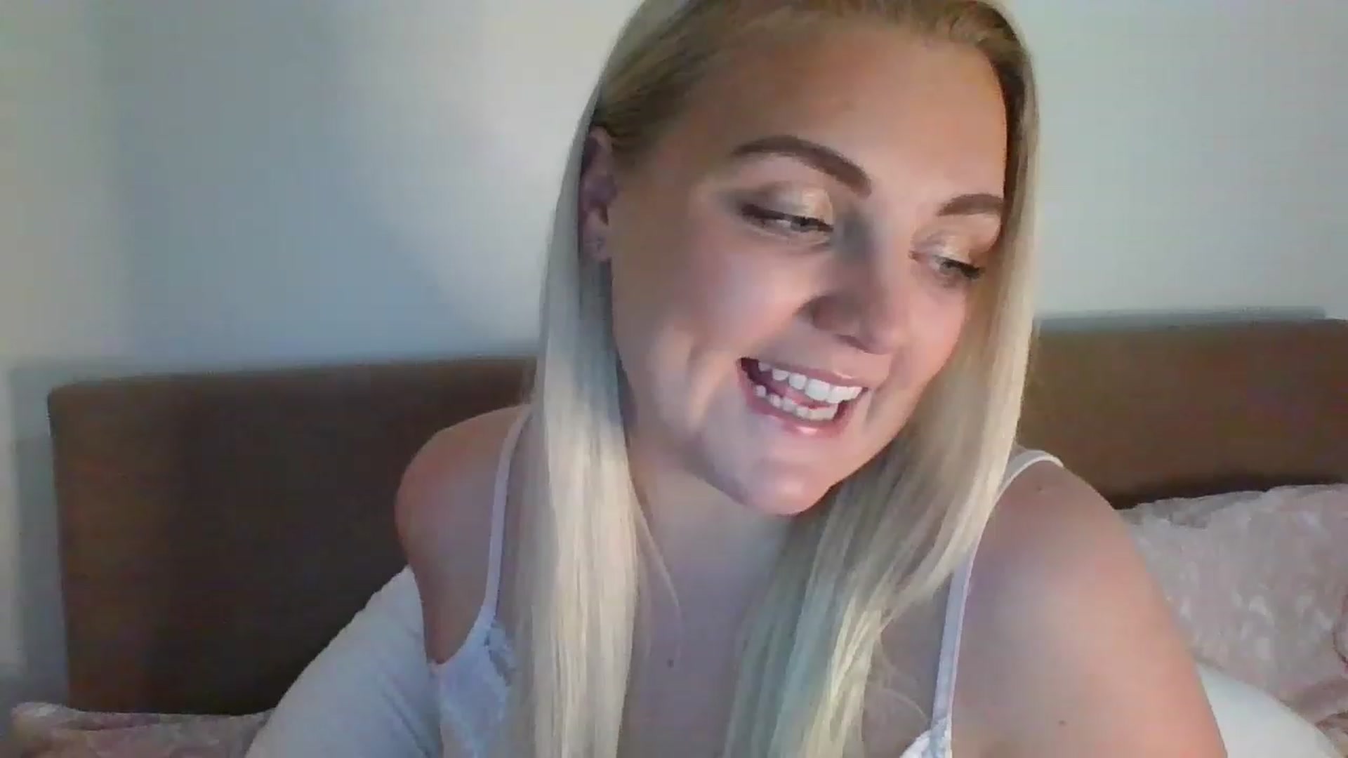 Gallery image thumbnail from JessyLou's myfreecams stream on, 02/09/2023, 21:14 image 16 of 20