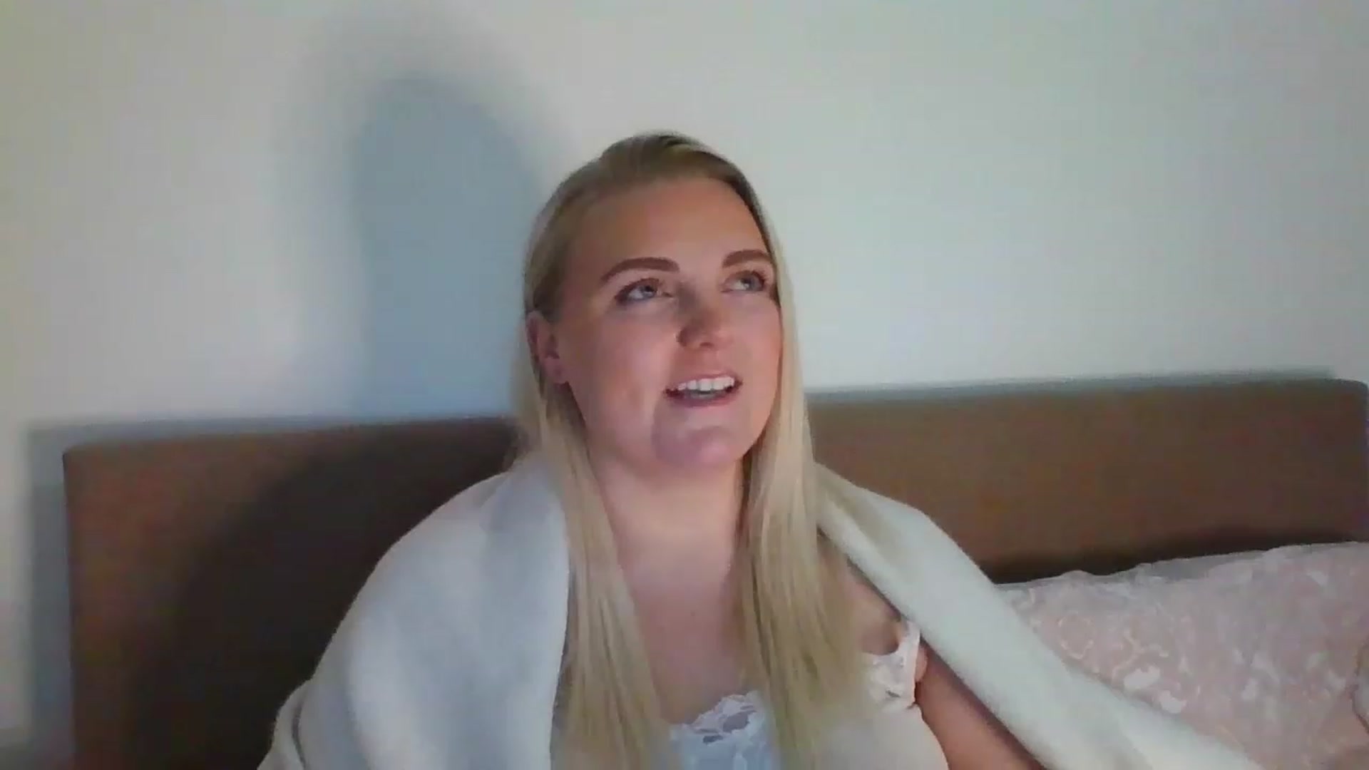 Gallery image thumbnail from JessyLou's myfreecams stream on, 02/09/2023, 21:14 image 2 of 20