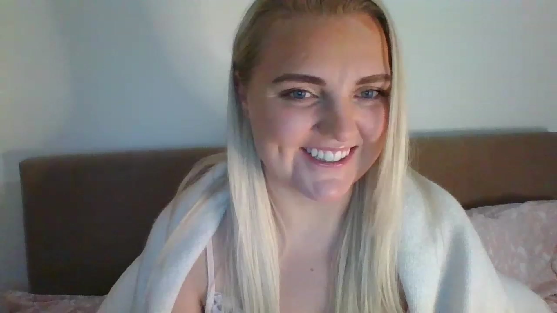 Gallery image thumbnail from JessyLou's myfreecams stream on, 02/09/2023, 21:14 image 8 of 20