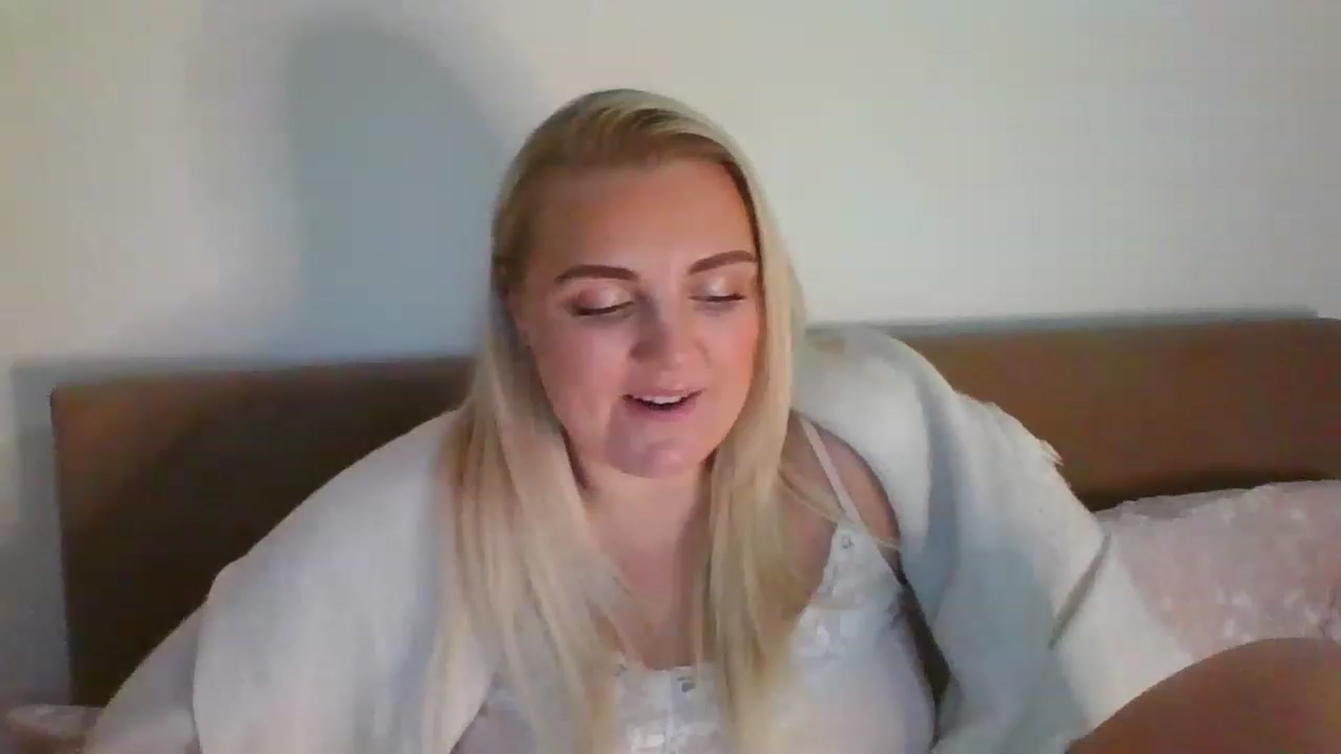 Gallery image thumbnail from JessyLou's myfreecams stream on, 02/09/2023, 21:14 image 4 of 20