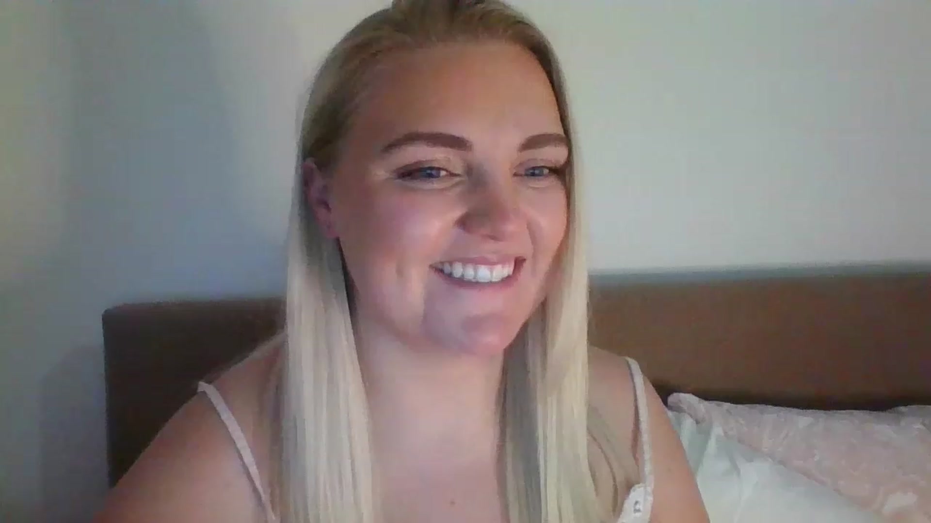 Gallery image thumbnail from JessyLou's myfreecams stream on, 02/09/2023, 22:40 image 16 of 20