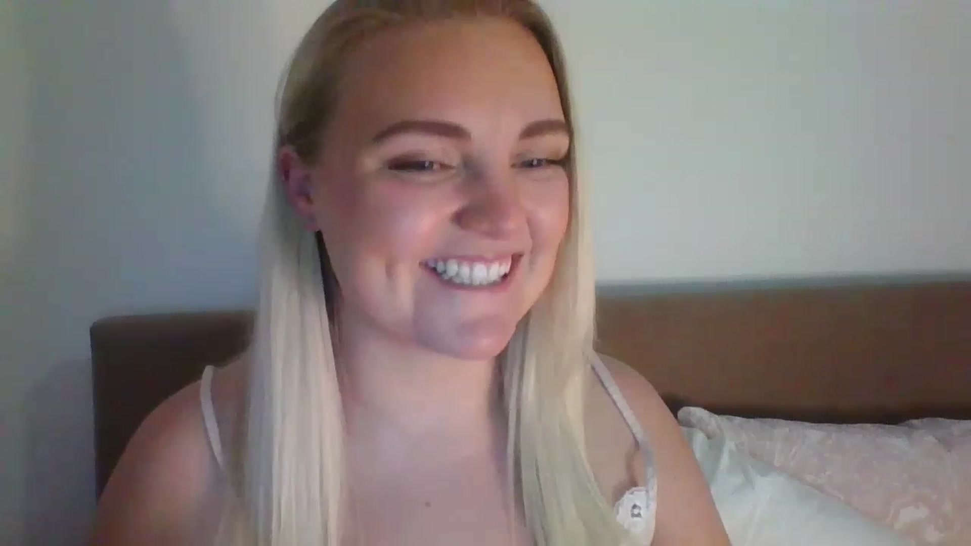 Gallery image thumbnail from JessyLou's myfreecams stream on, 02/09/2023, 22:40 image 4 of 20