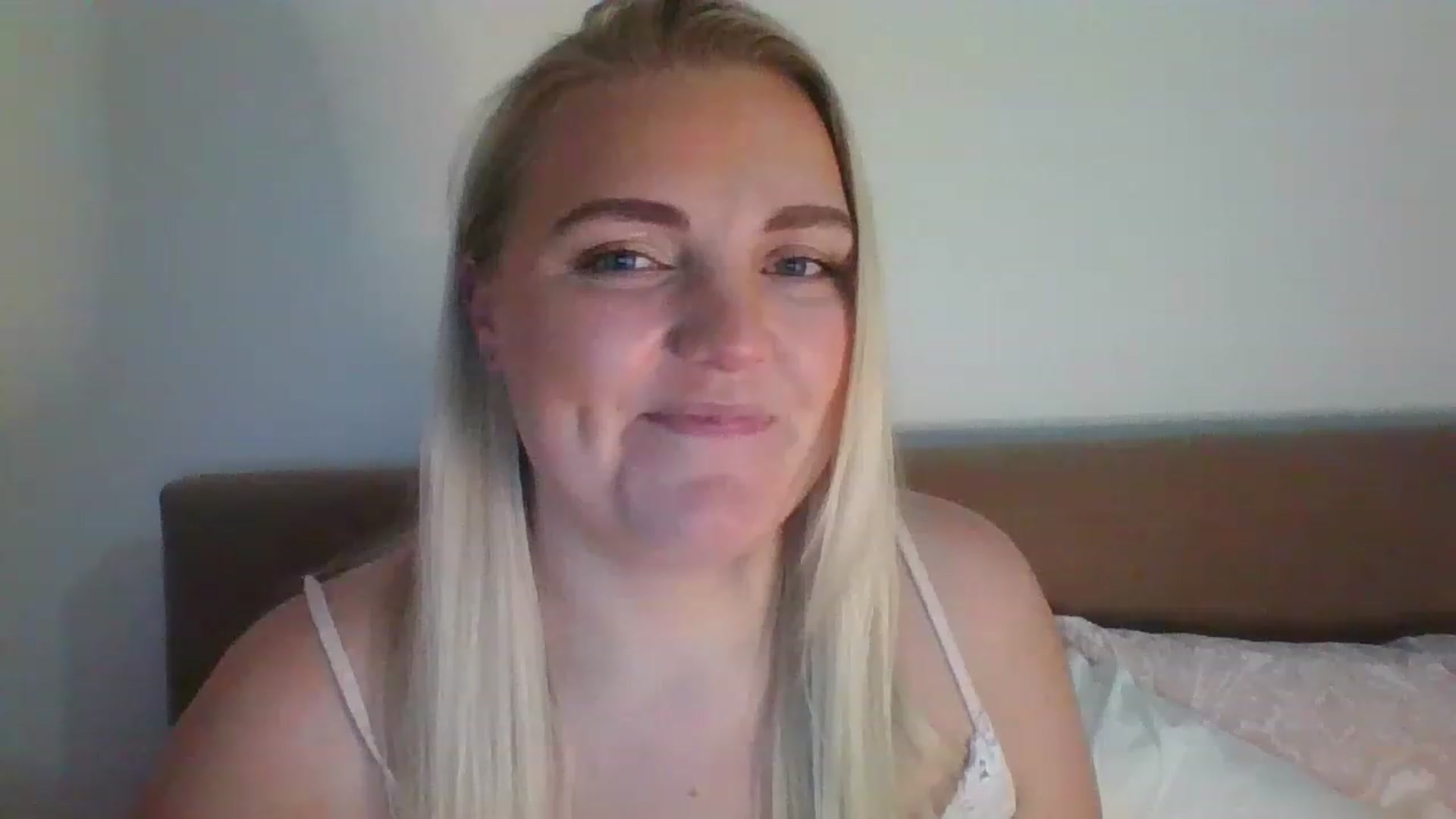 Gallery image thumbnail from JessyLou's myfreecams stream on, 02/09/2023, 22:40 image 17 of 20