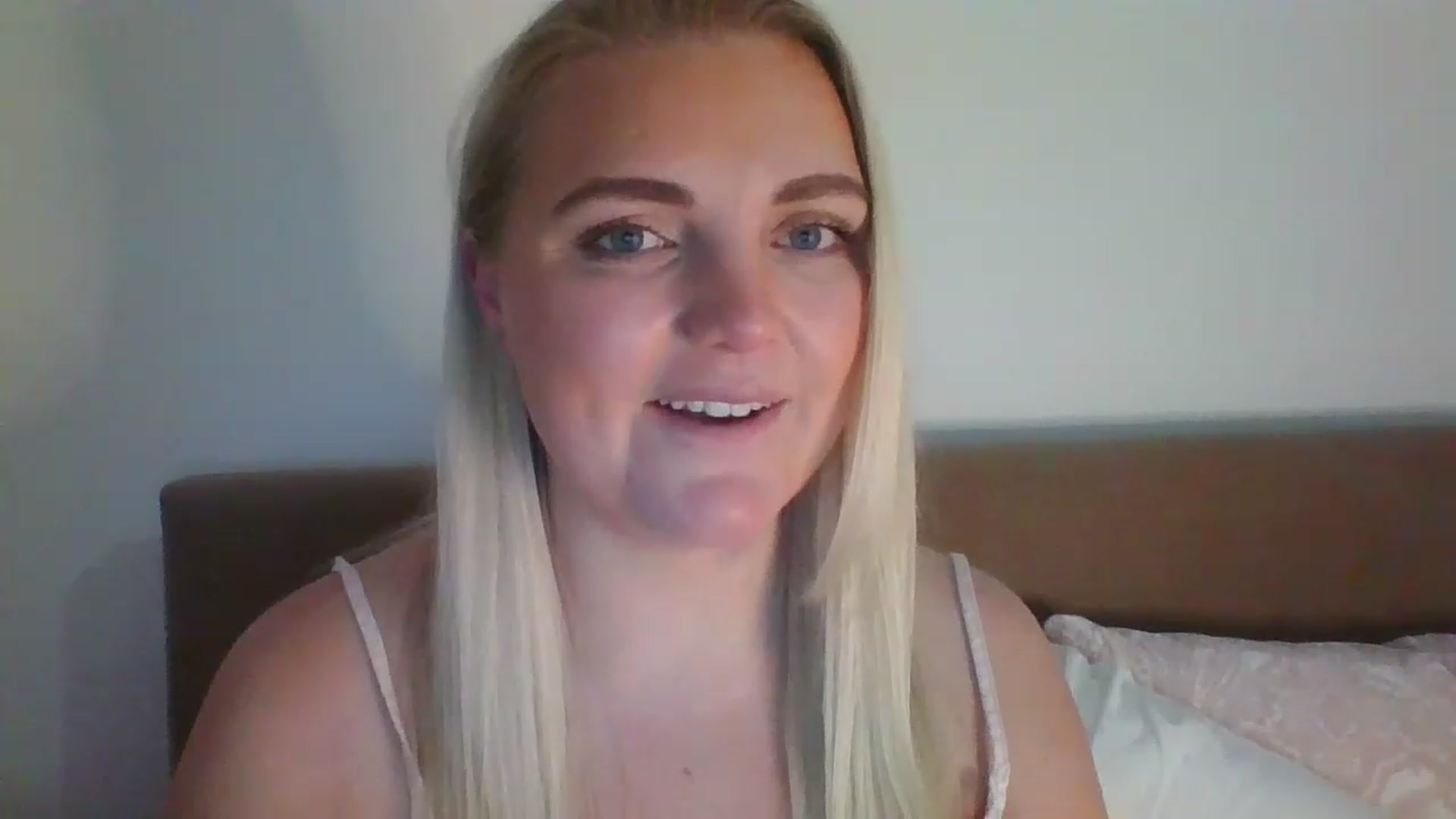 Gallery image thumbnail from JessyLou's myfreecams stream on, 02/09/2023, 22:40 image 9 of 20