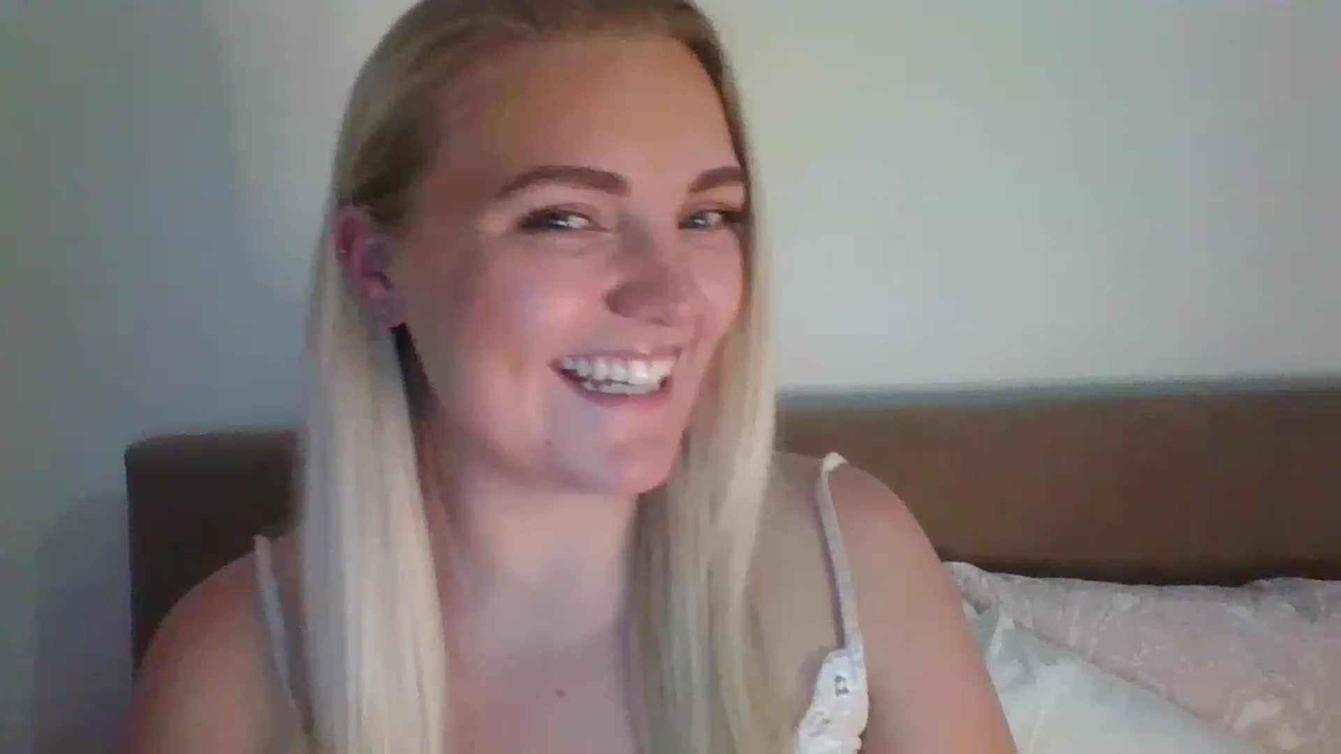 Gallery image thumbnail from JessyLou's myfreecams stream on, 02/09/2023, 22:40 image 2 of 20