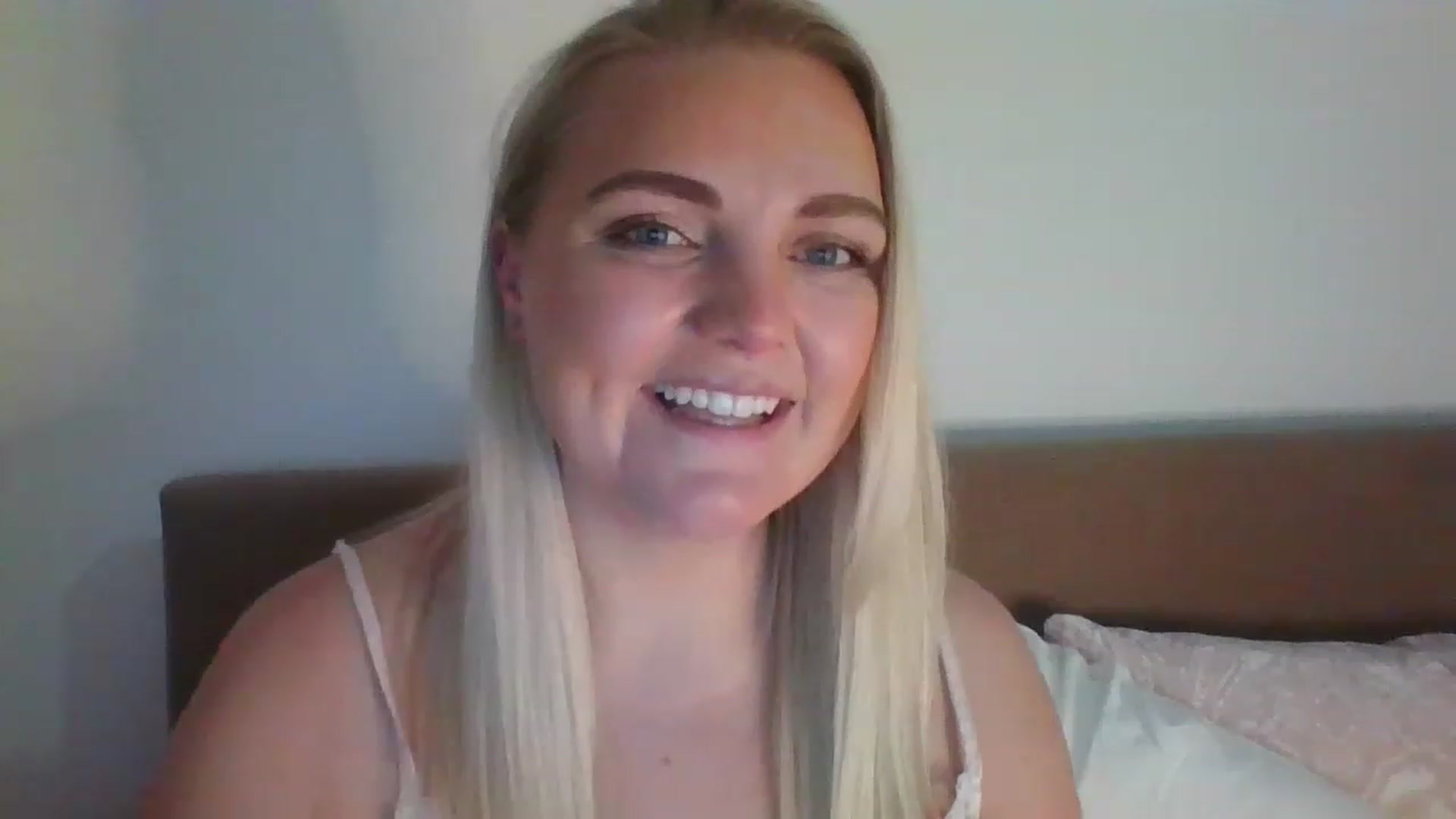 Gallery image thumbnail from JessyLou's myfreecams stream on, 02/09/2023, 22:40 image 8 of 20