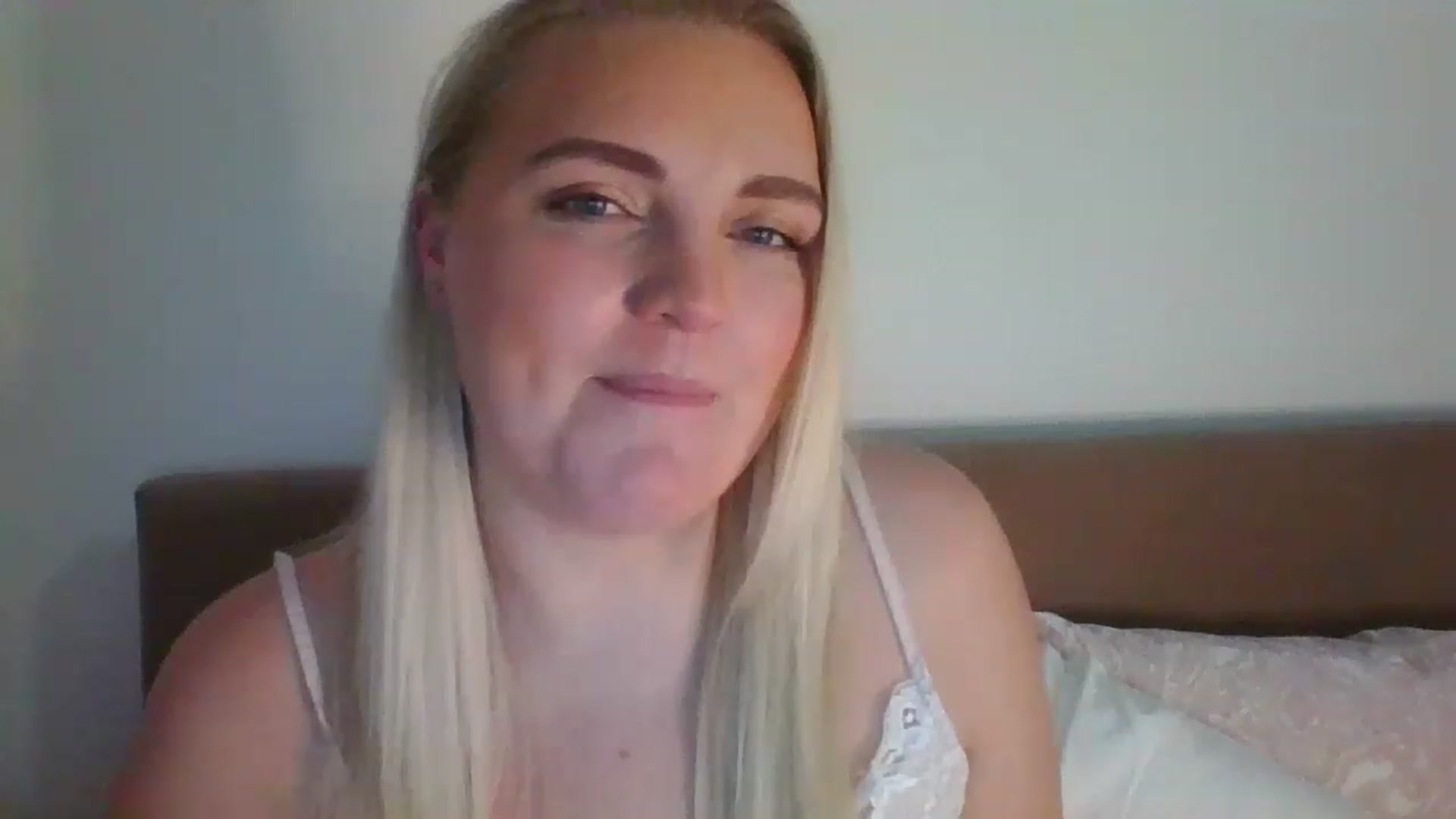 Gallery image thumbnail from JessyLou's myfreecams stream on, 02/09/2023, 22:40 image 3 of 20