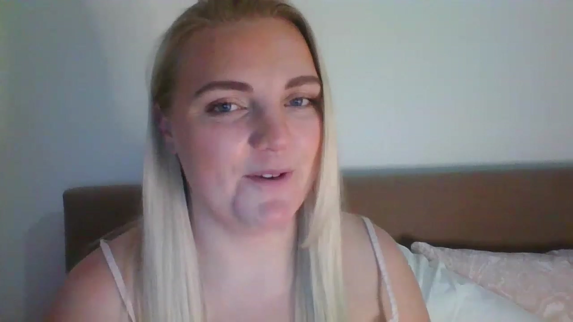 Gallery image thumbnail from JessyLou's myfreecams stream on, 02/09/2023, 22:40 image 19 of 20