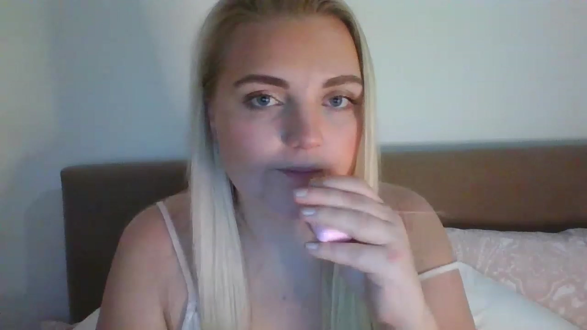 Gallery image thumbnail from JessyLou's myfreecams stream on, 02/09/2023, 23:27 image 13 of 20