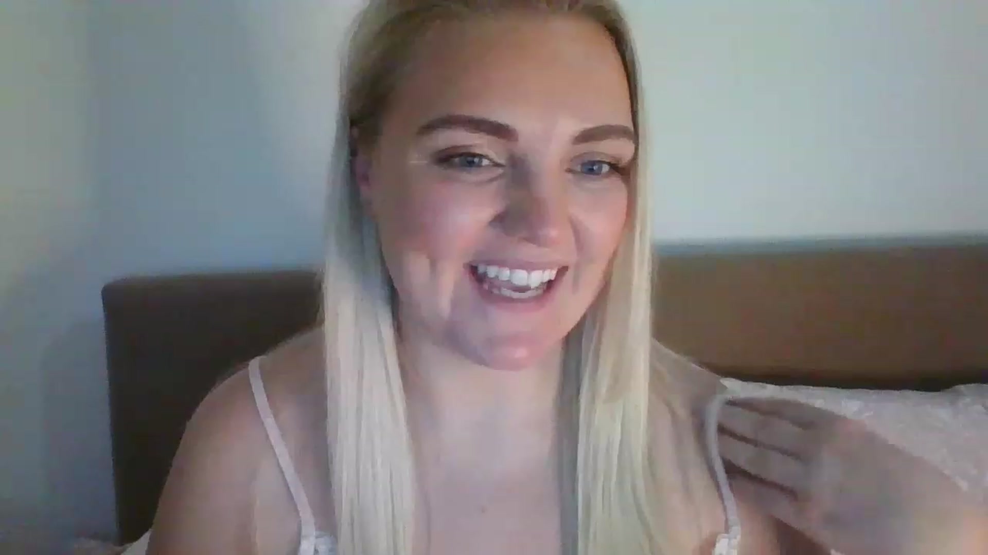 Gallery image thumbnail from JessyLou's myfreecams stream on, 02/09/2023, 23:27 image 12 of 20