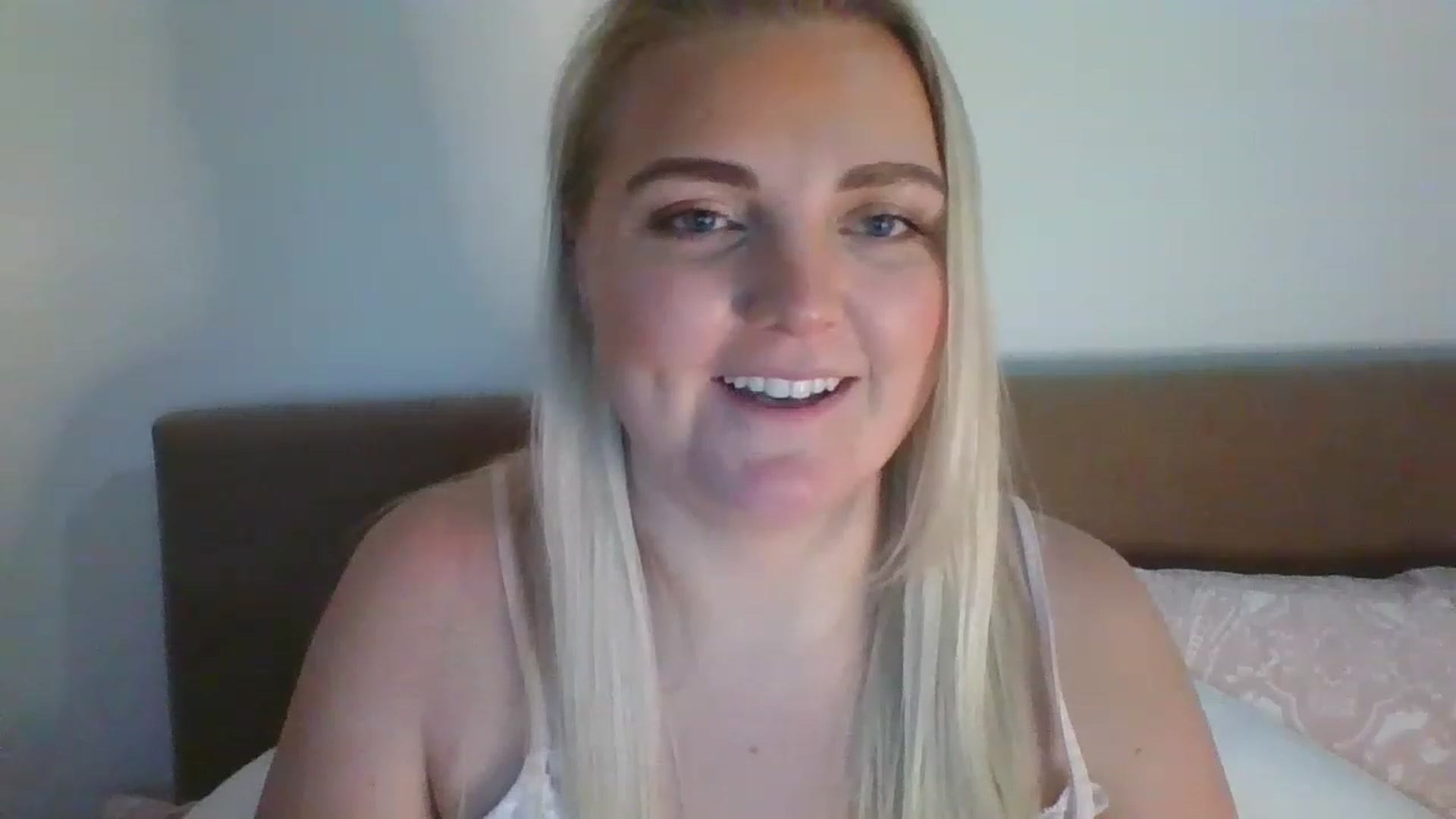 Gallery image thumbnail from JessyLou's myfreecams stream on, 02/09/2023, 23:27 image 3 of 20