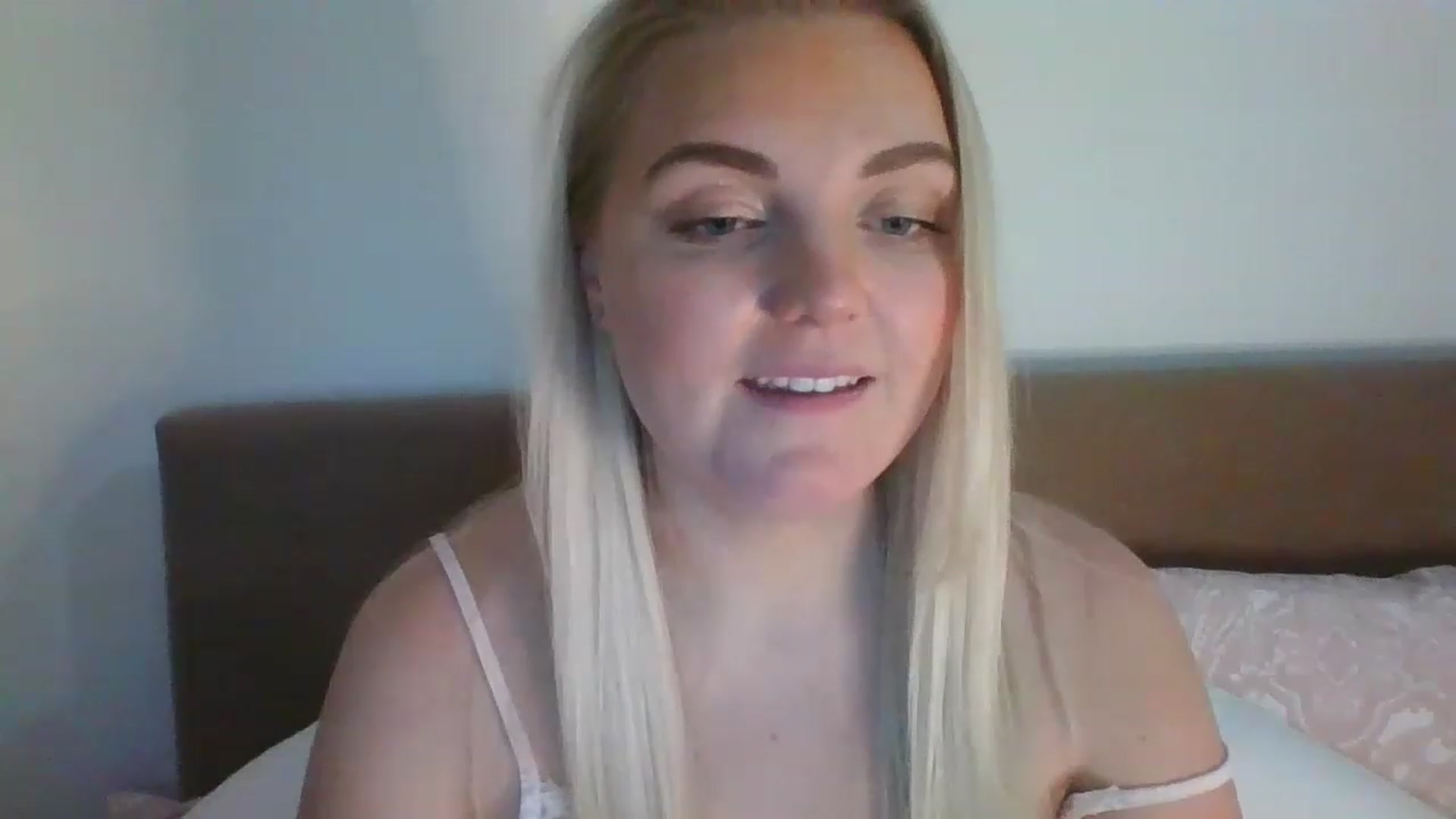 Gallery image thumbnail from JessyLou's myfreecams stream on, 02/09/2023, 23:27 image 14 of 20