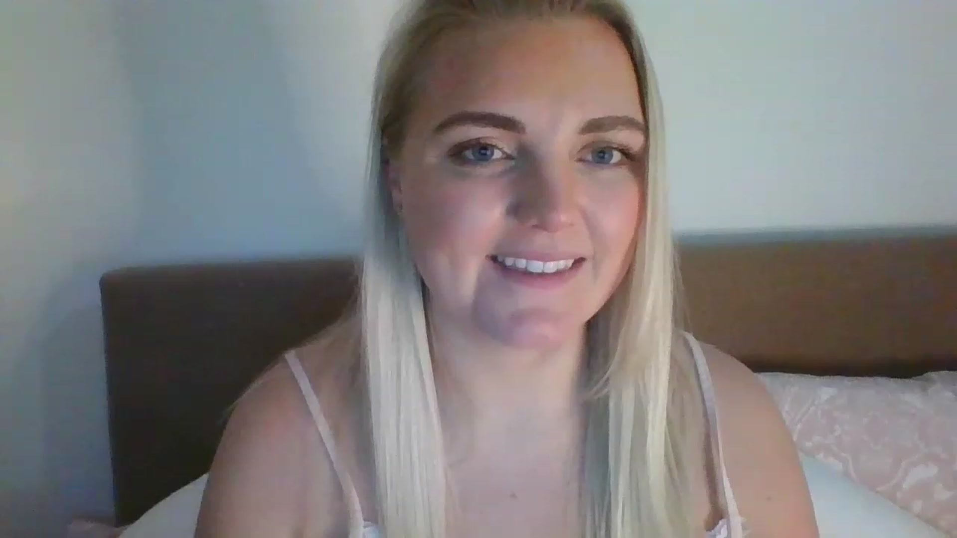 Gallery image thumbnail from JessyLou's myfreecams stream on, 02/09/2023, 23:27 image 4 of 20