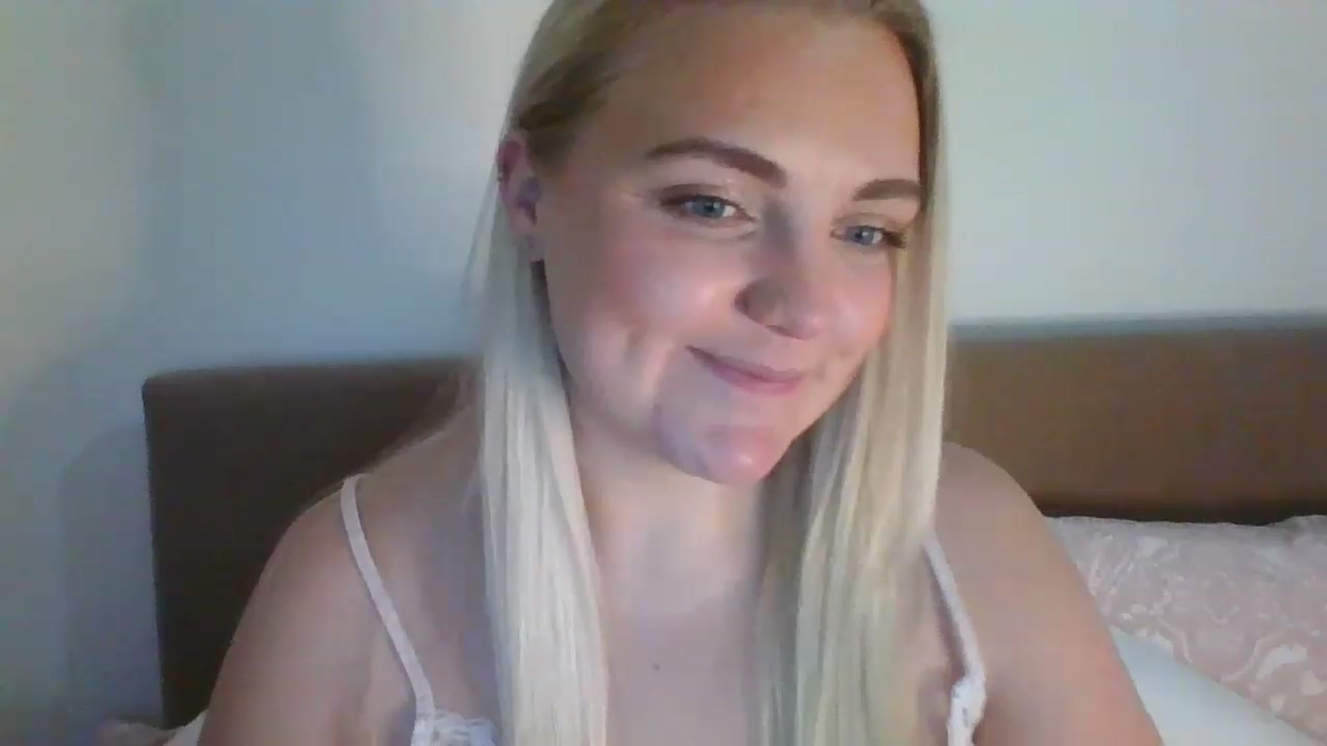 Gallery image thumbnail from JessyLou's myfreecams stream on, 02/09/2023, 23:27 image 15 of 20